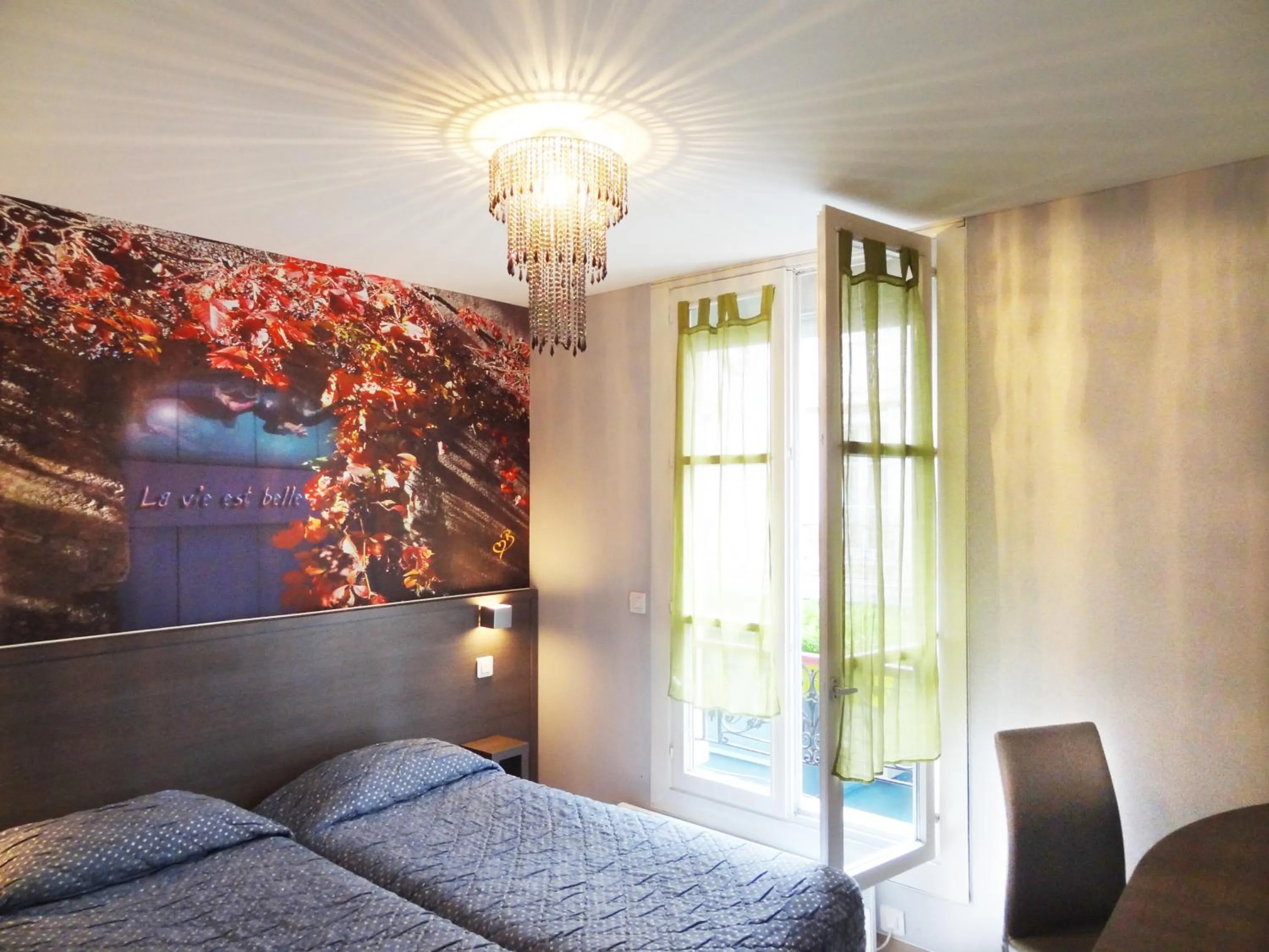 Photo of the whole room, Bed in Amélie Hotel