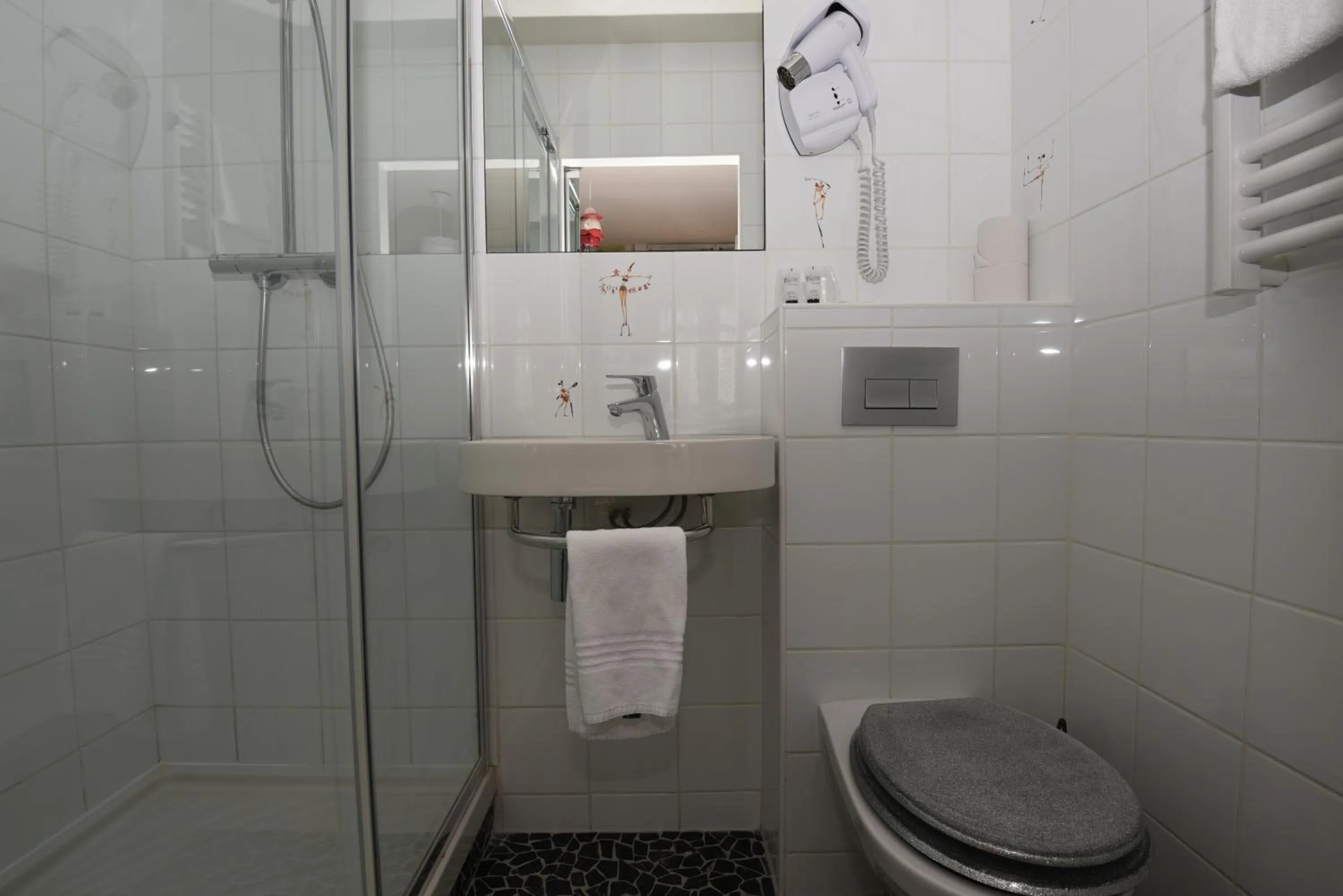 Bathroom in Amélie Hotel