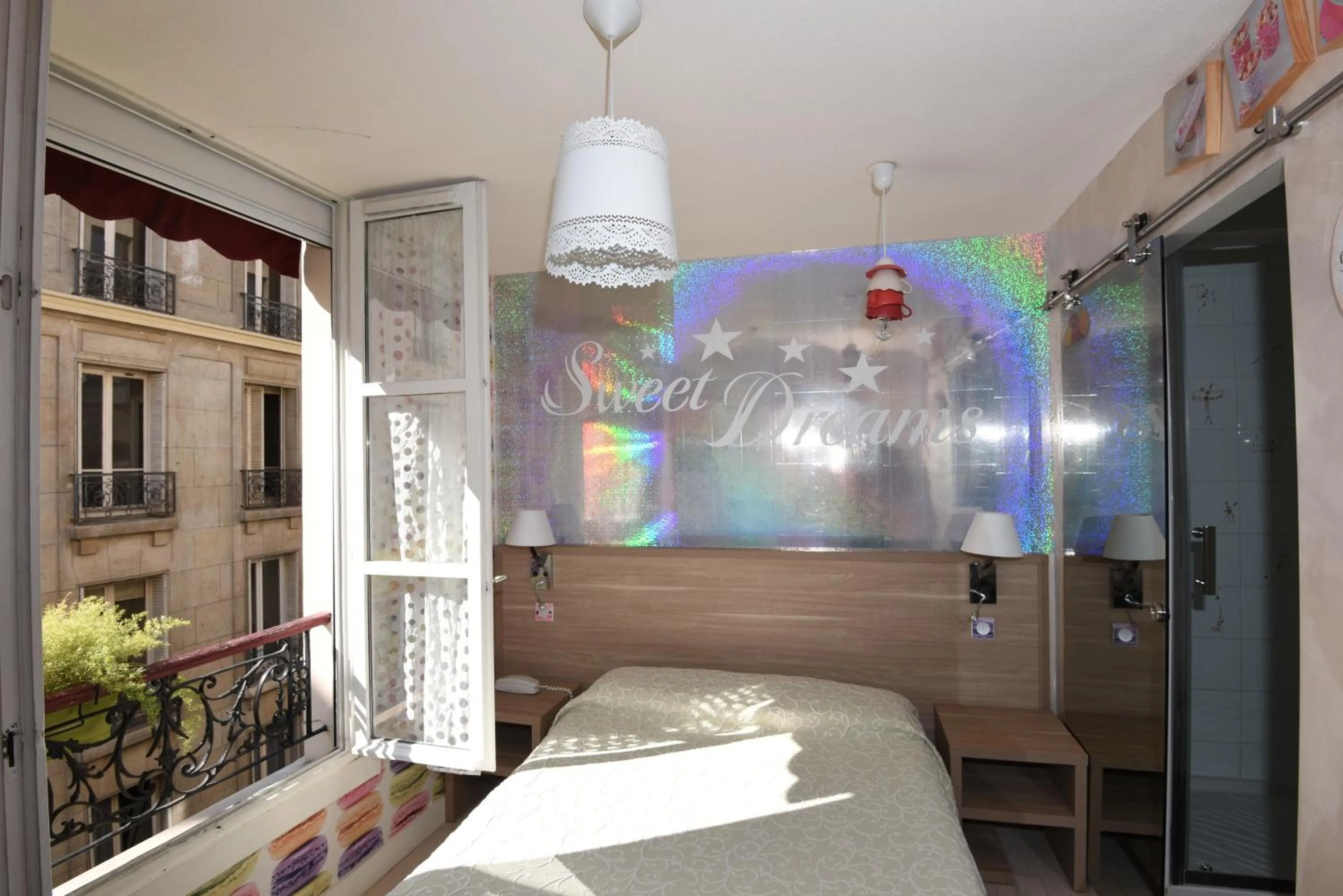 Bed in Amélie Hotel