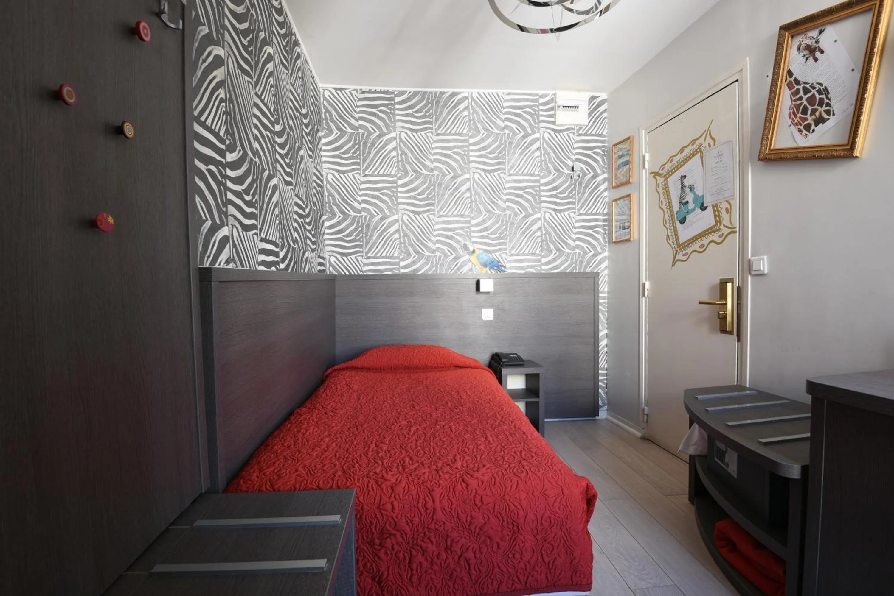 Photo of the whole room, Bed in Amélie Hotel