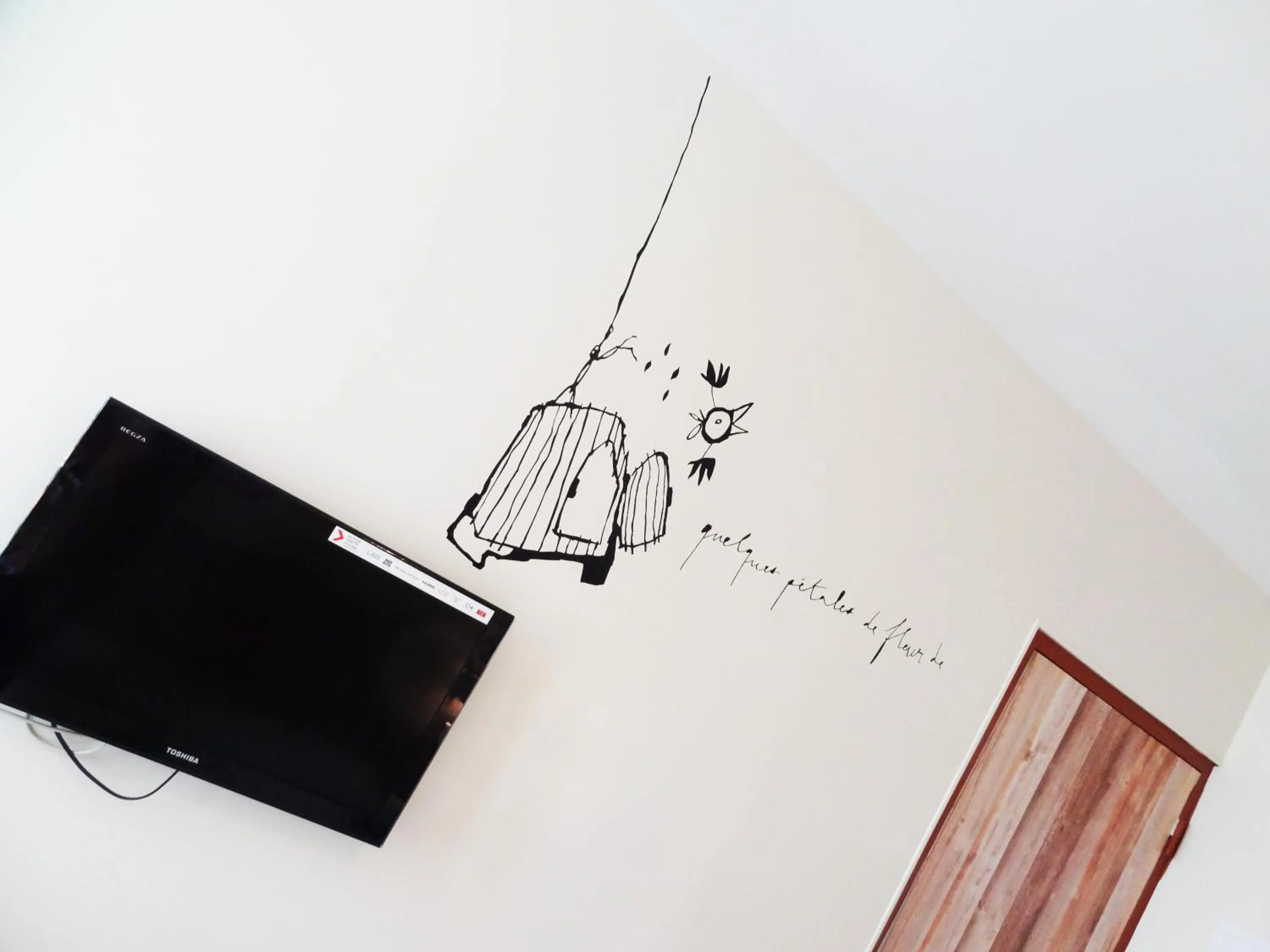 TV and multimedia in Amélie Hotel