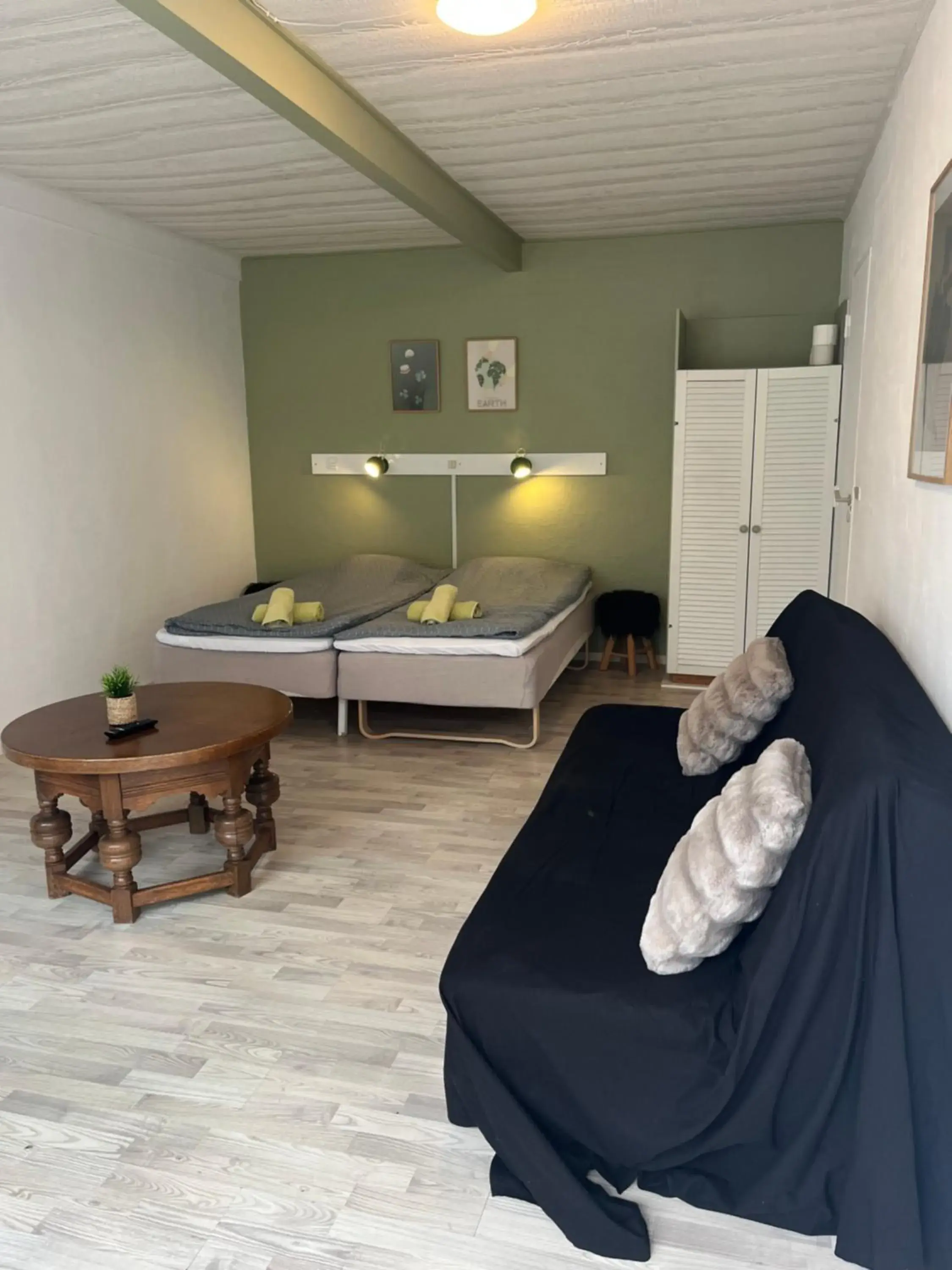 Triple Room with Private Bathroom in Døstrup Landevejskro & Motel Triple Room with Private Bathroom in Døstrup Landevejskro & Motel