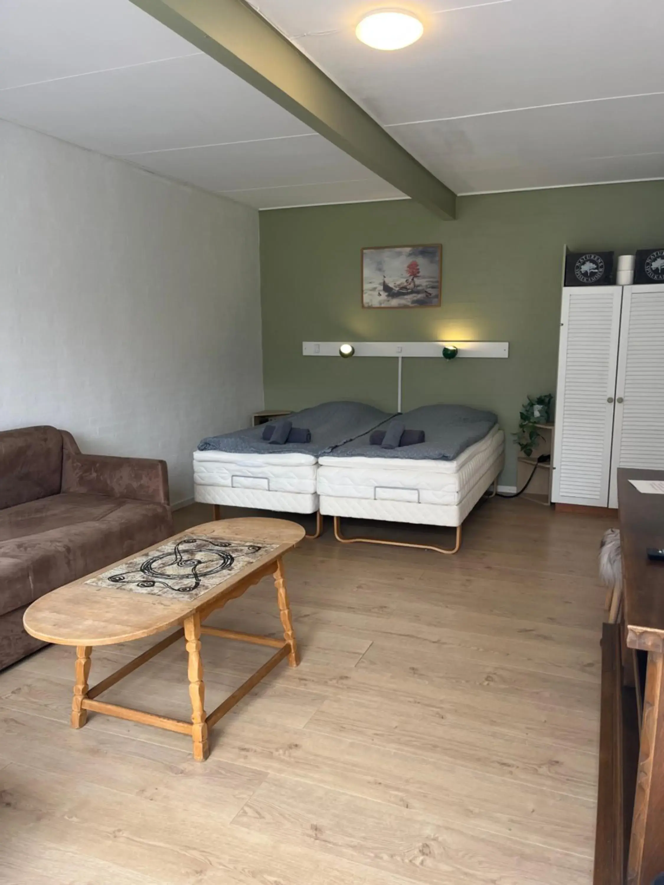 Triple Room with Private Bathroom in Døstrup Landevejskro & Motel Triple Room with Private Bathroom in Døstrup Landevejskro & Motel