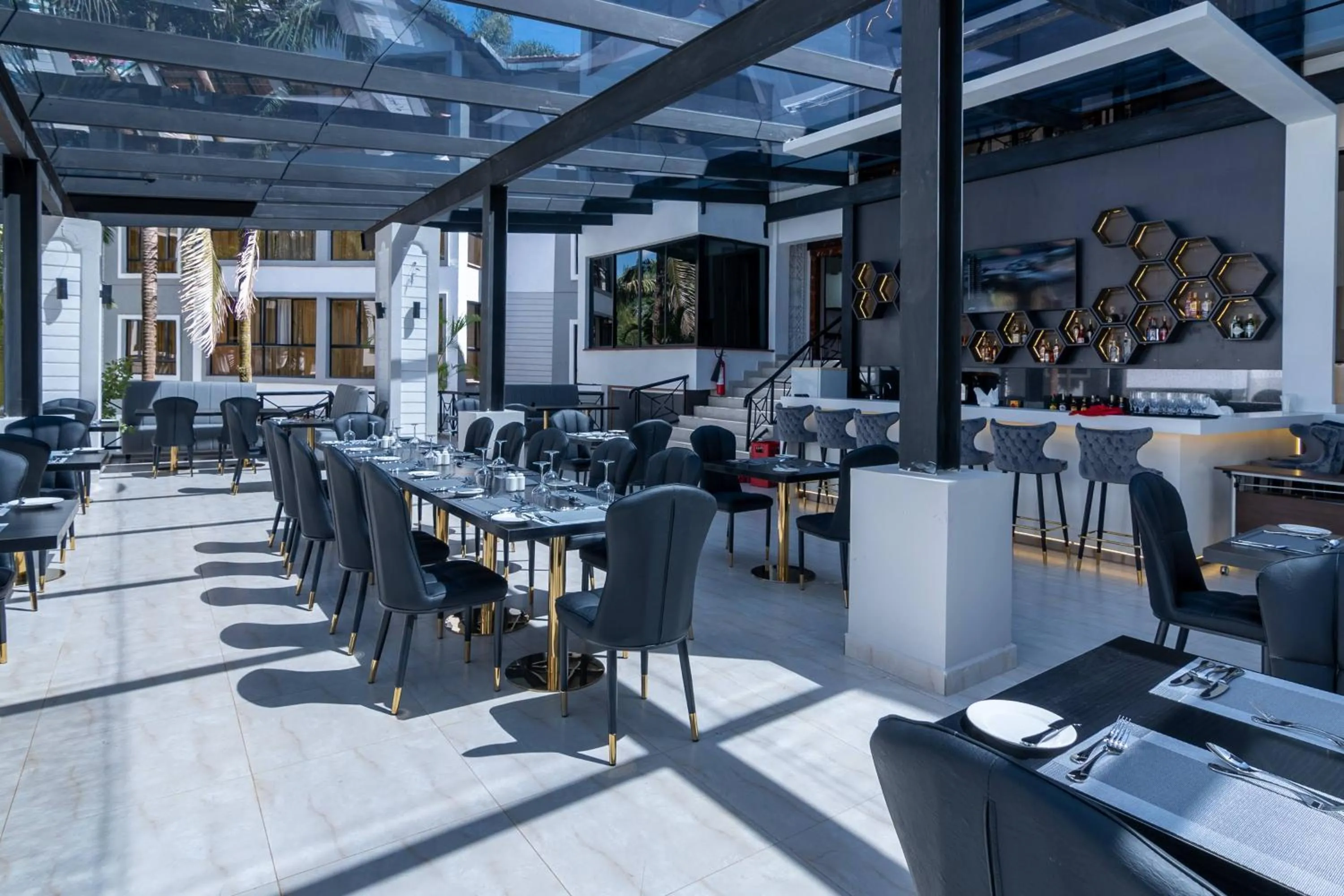 Restaurant/places to eat in CySuites Apartment Hotel