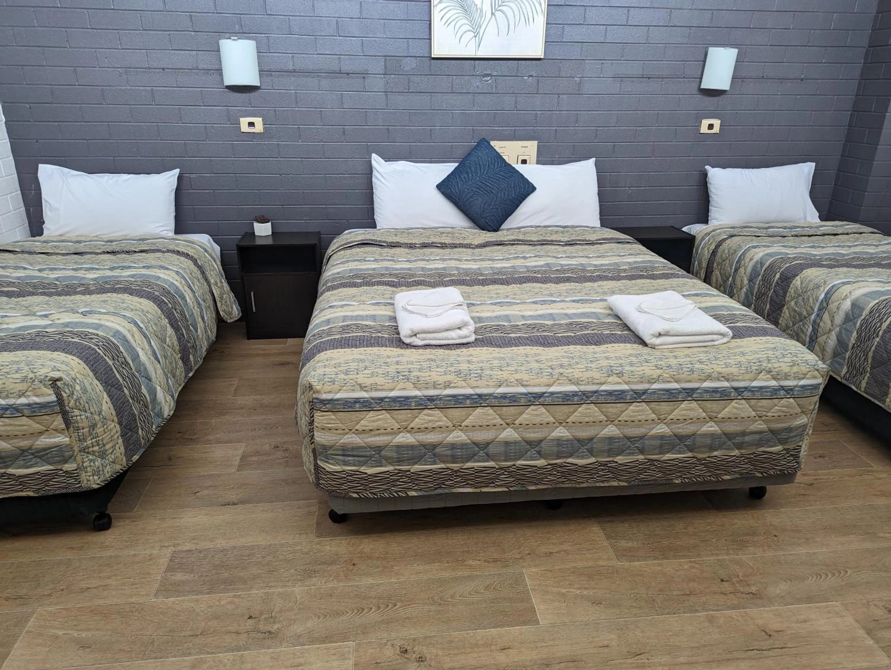 Bed in Elm Court Motel