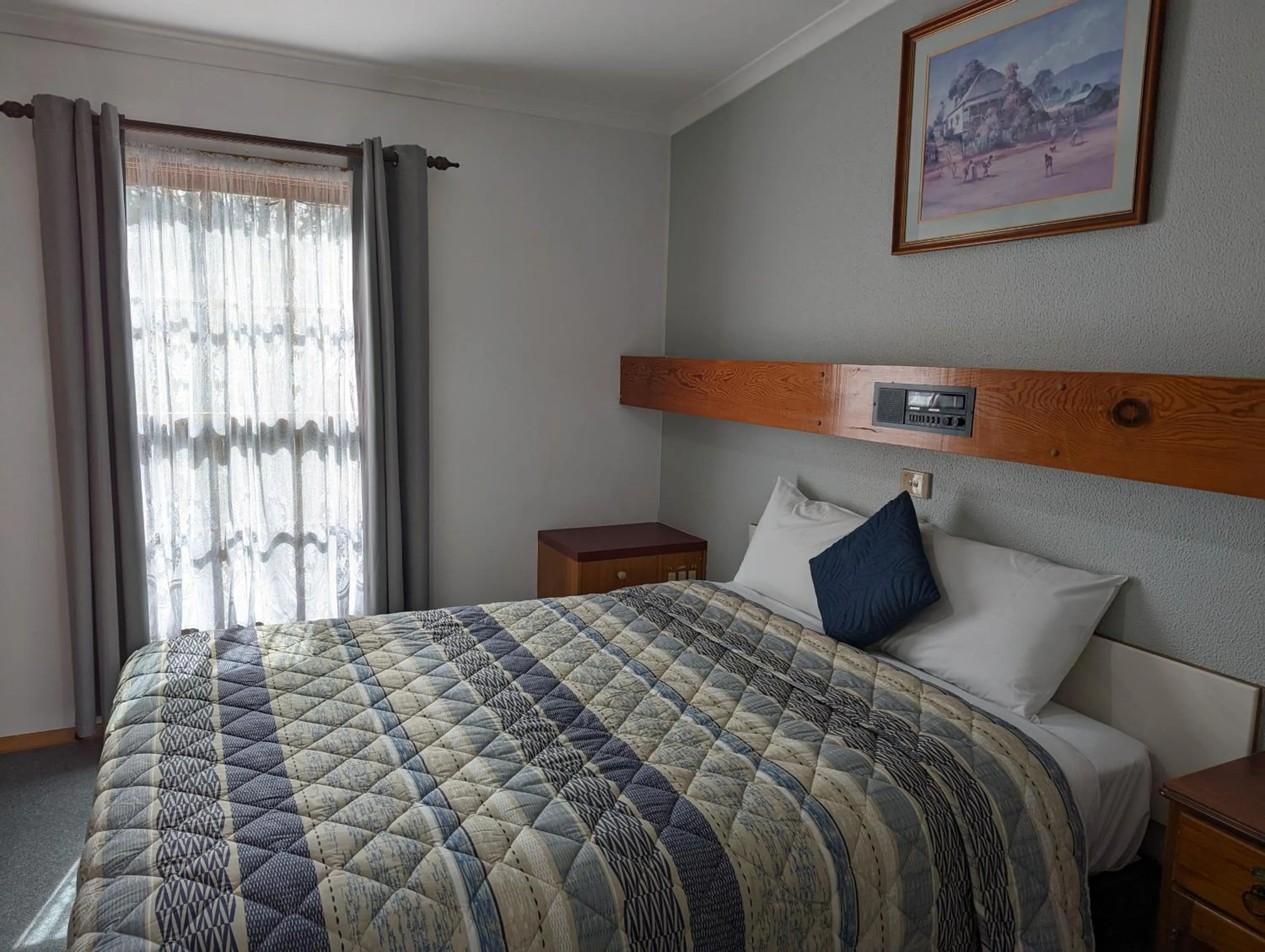 Bed in Elm Court Motel