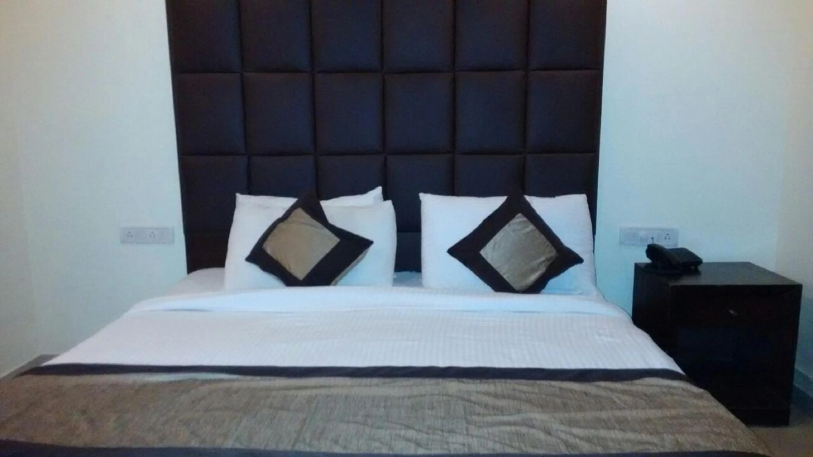 Bedroom, Bed in The Golden Suites & Spa