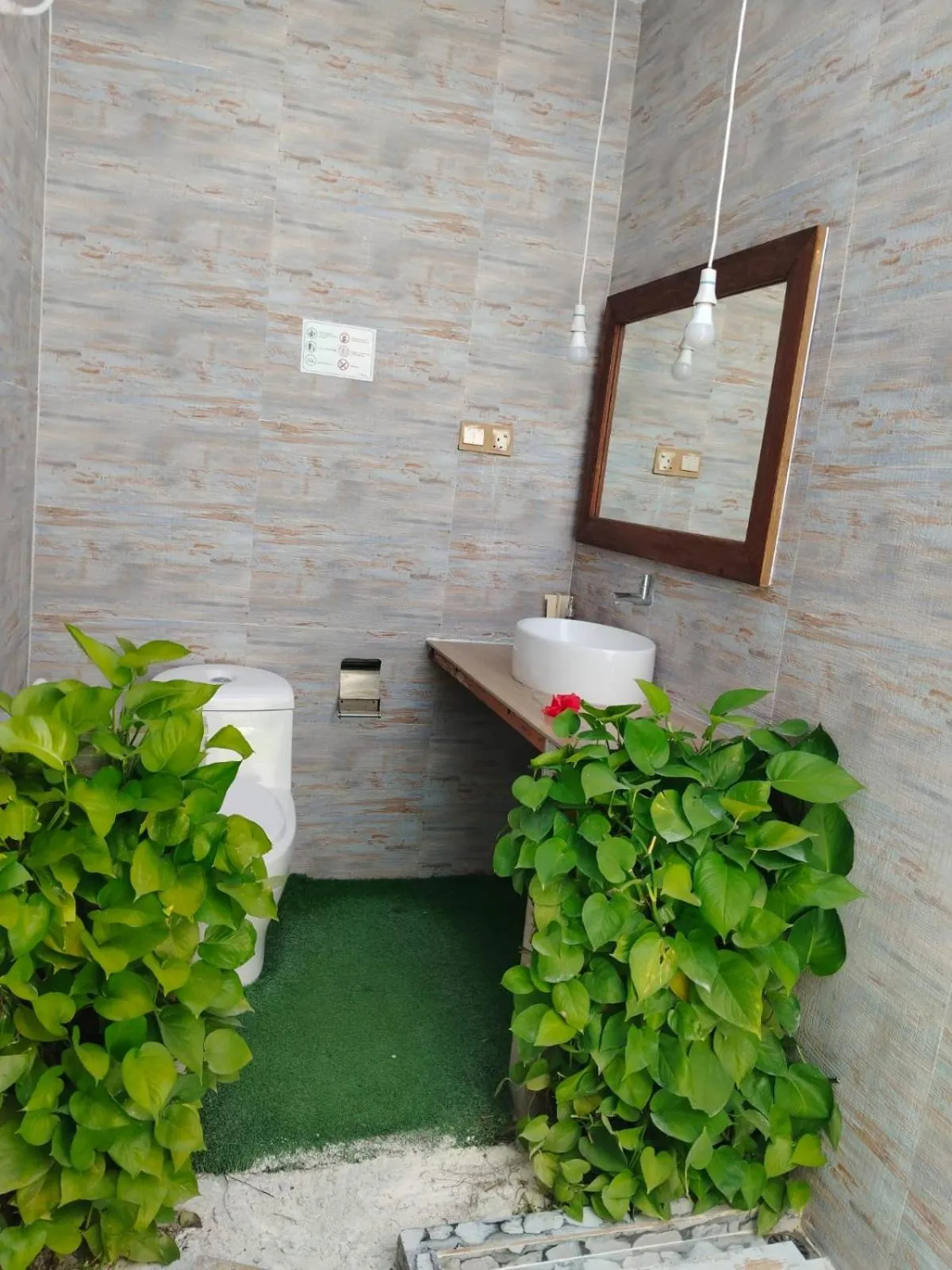 Shower in Dream Inn at Thulusdhoo