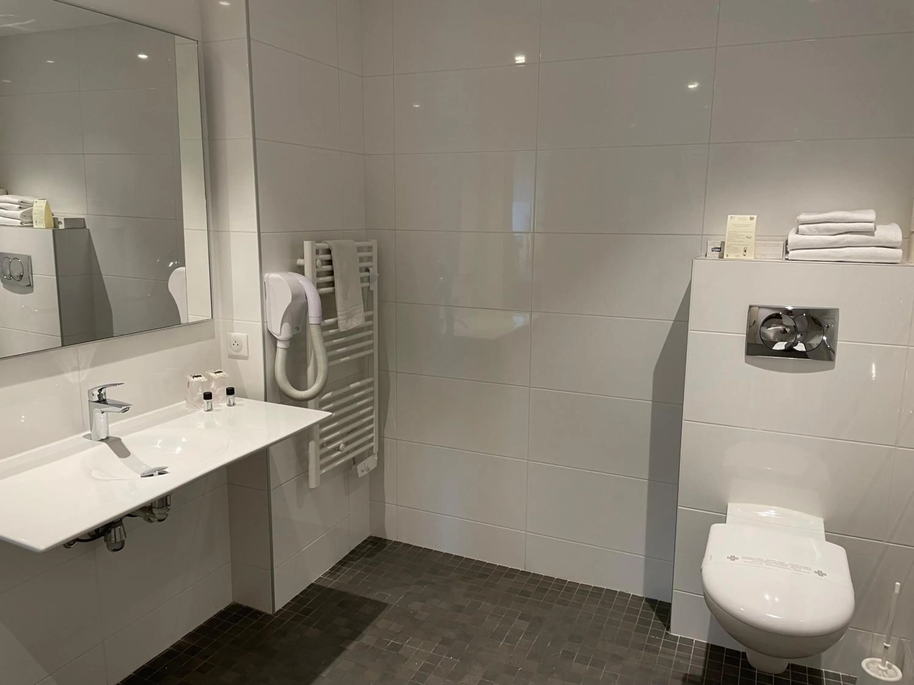 Shower in Hotel Abrial