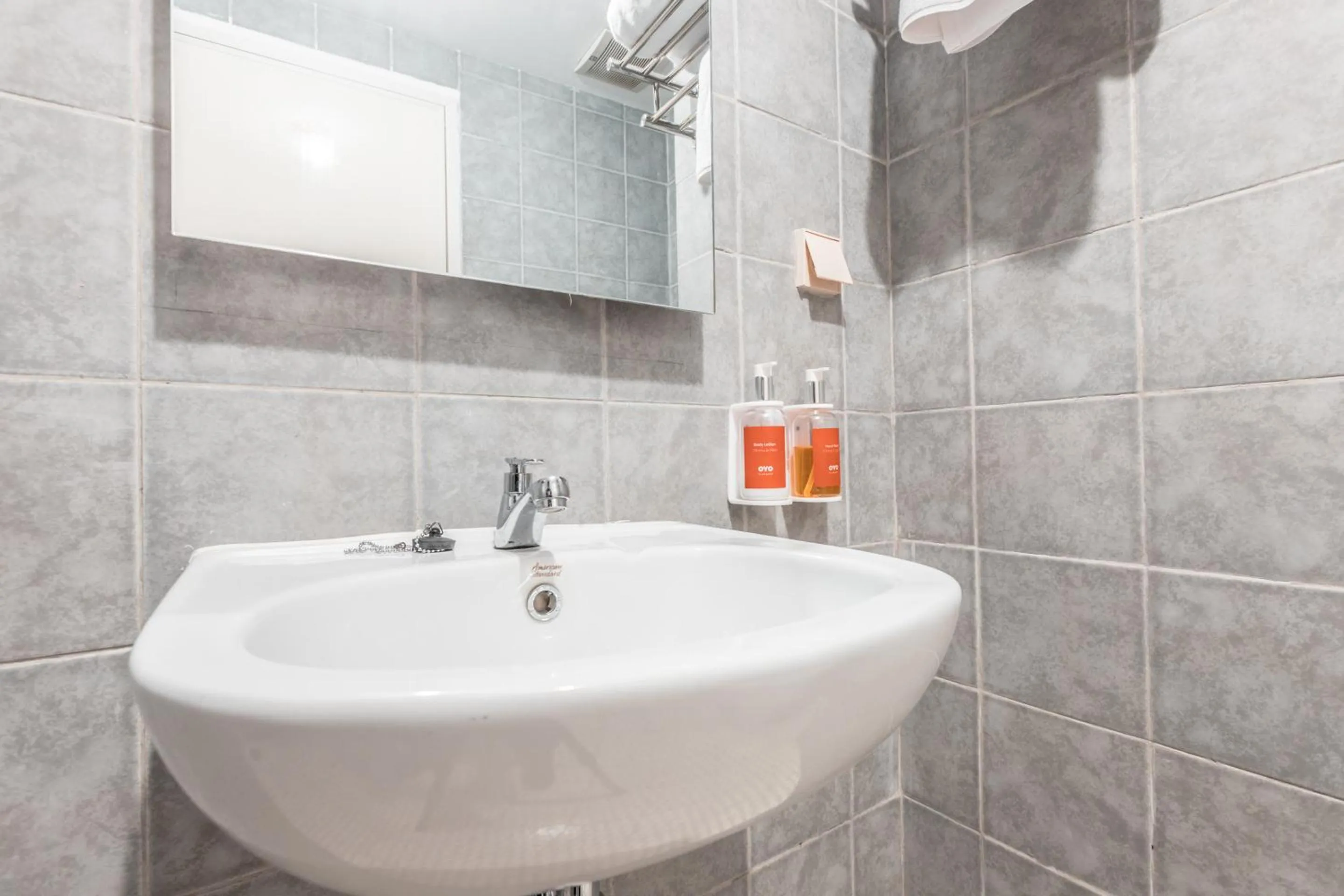 Bathroom in OYO Flagship 766 Prima Orchard