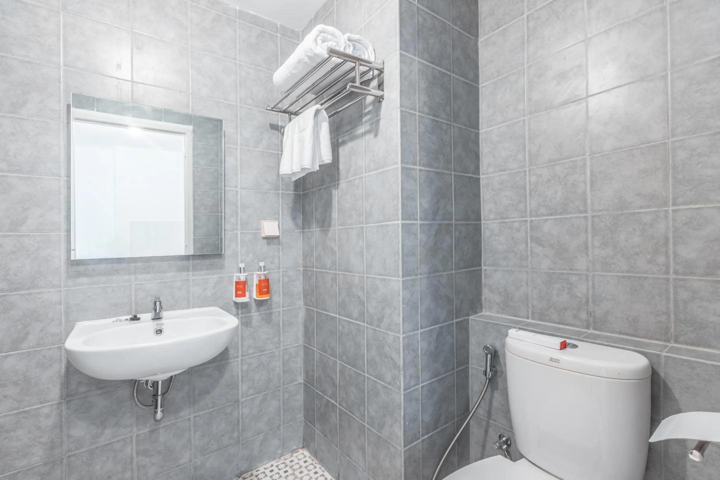 Shower, Bathroom in OYO Flagship 766 Prima Orchard