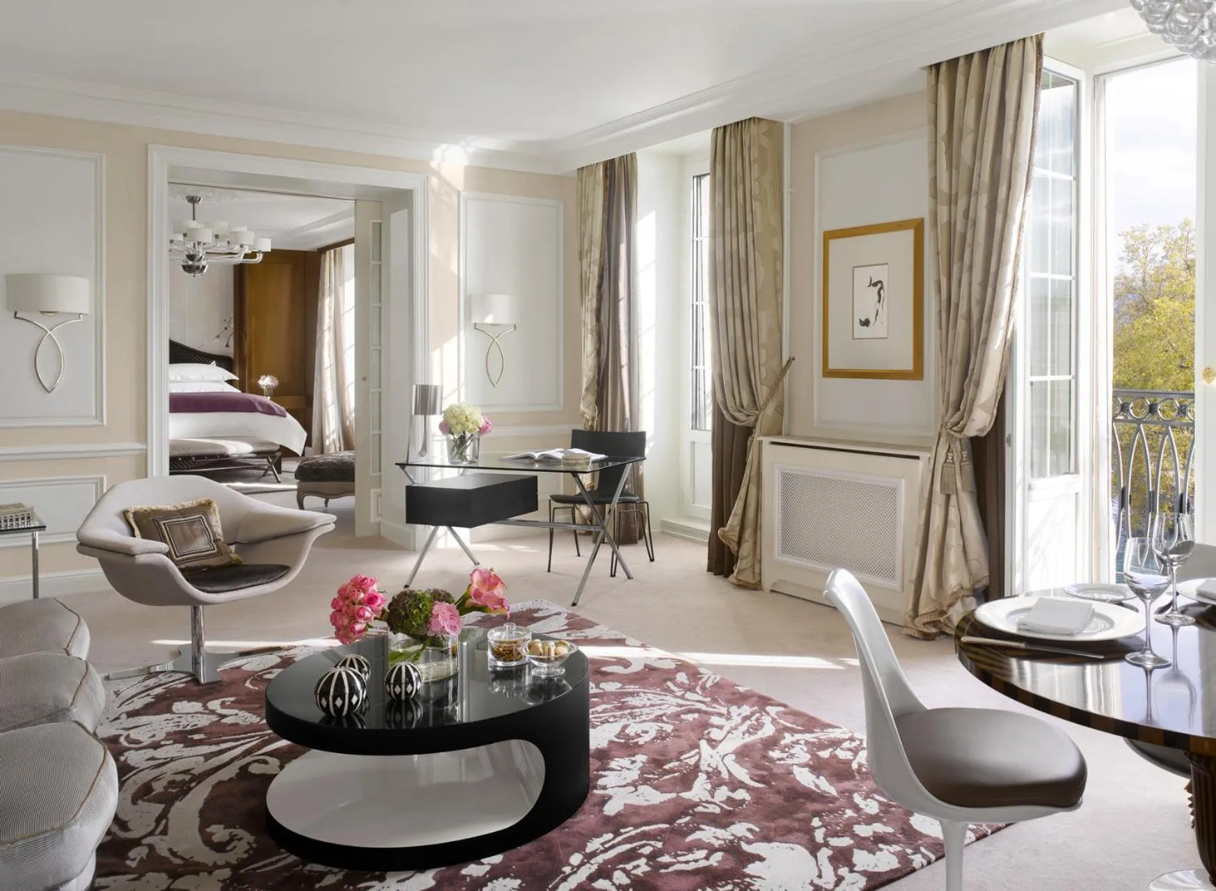 Bed in Four Seasons Hotel des Bergues Geneva