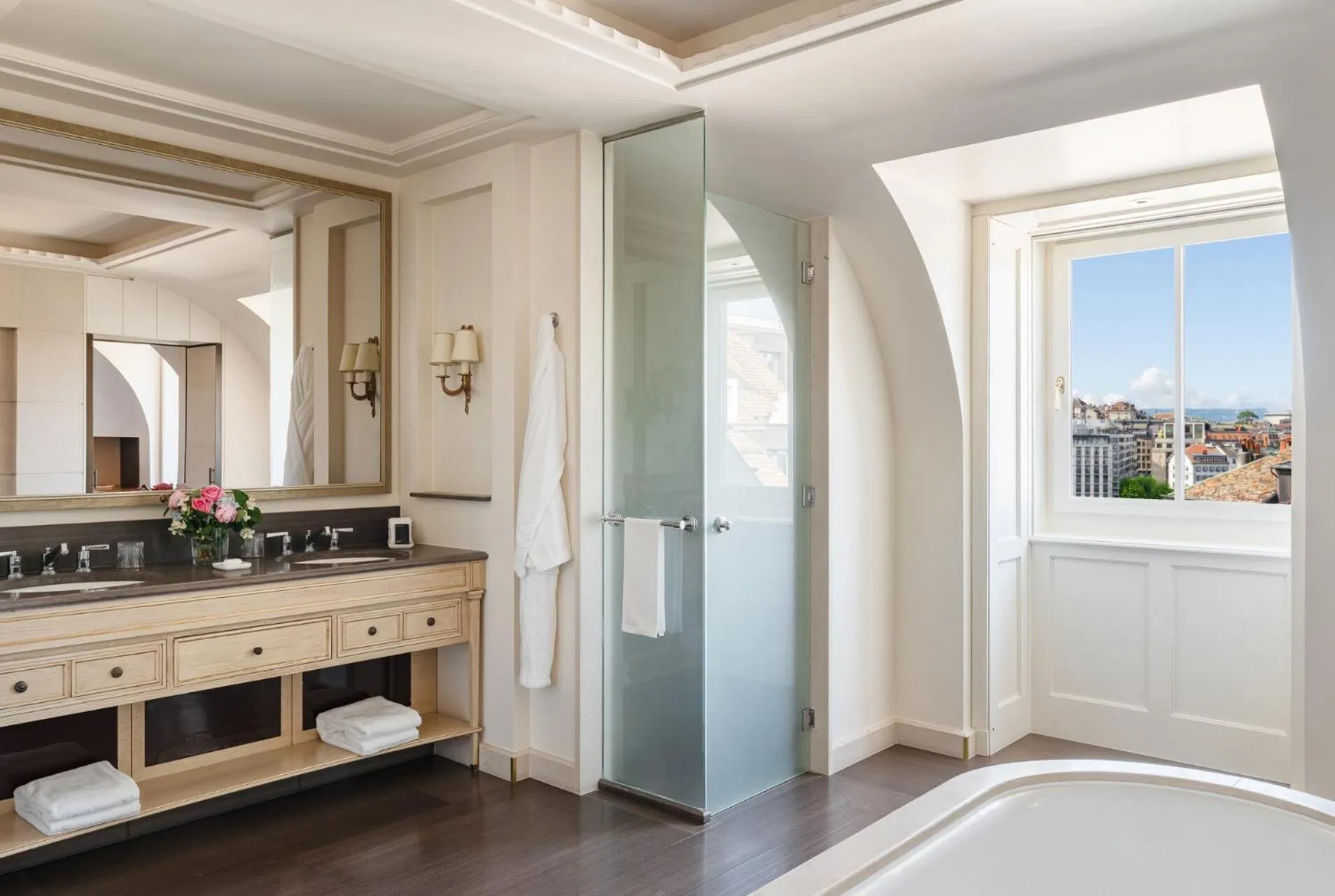 Shower in Four Seasons Hotel des Bergues Geneva