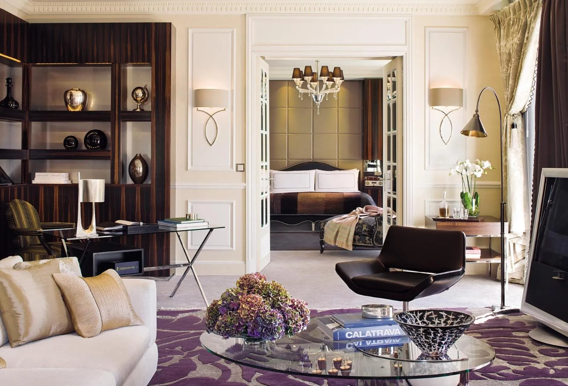 Bed in Four Seasons Hotel des Bergues Geneva