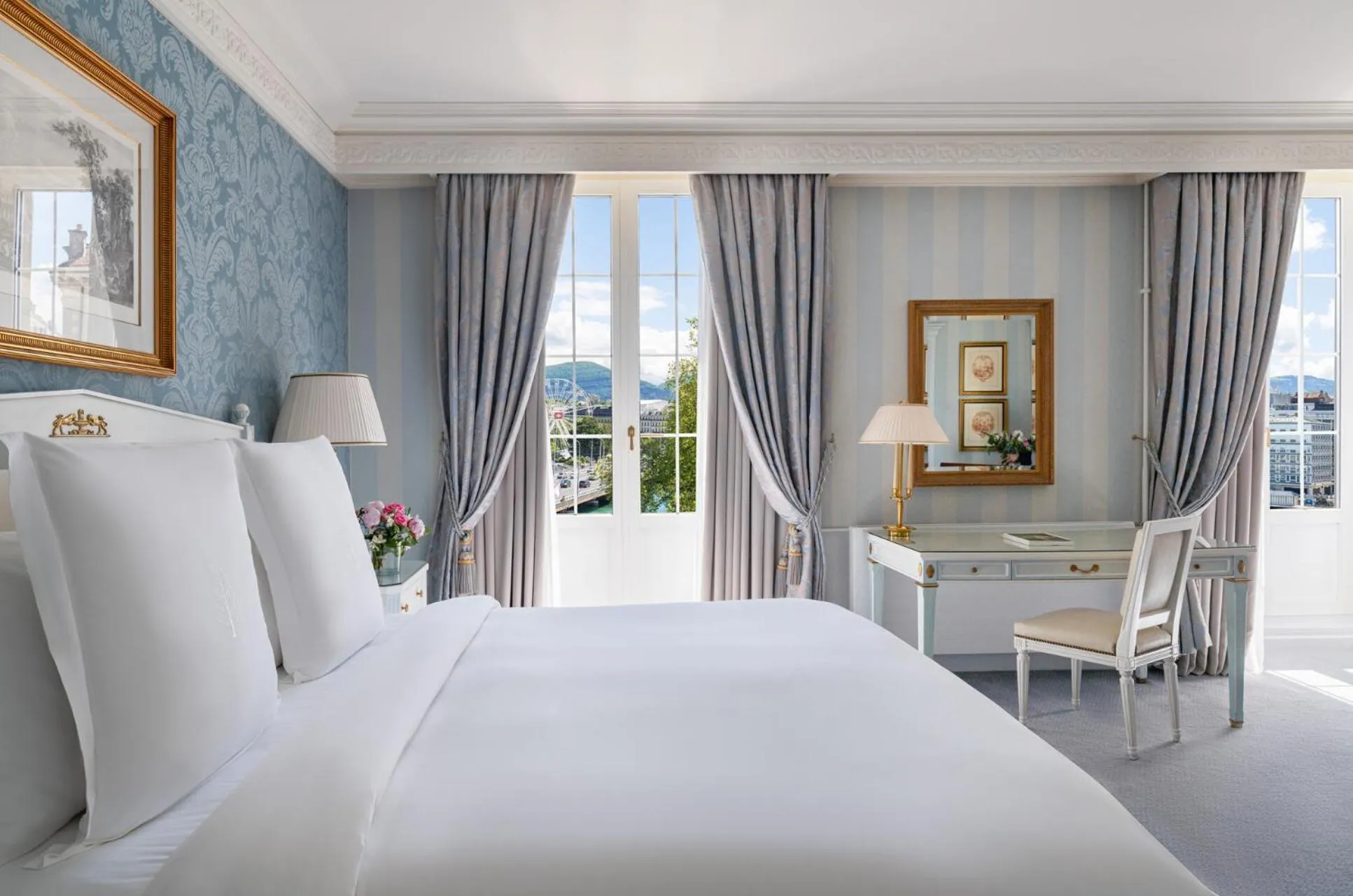 Bed in Four Seasons Hotel des Bergues Geneva