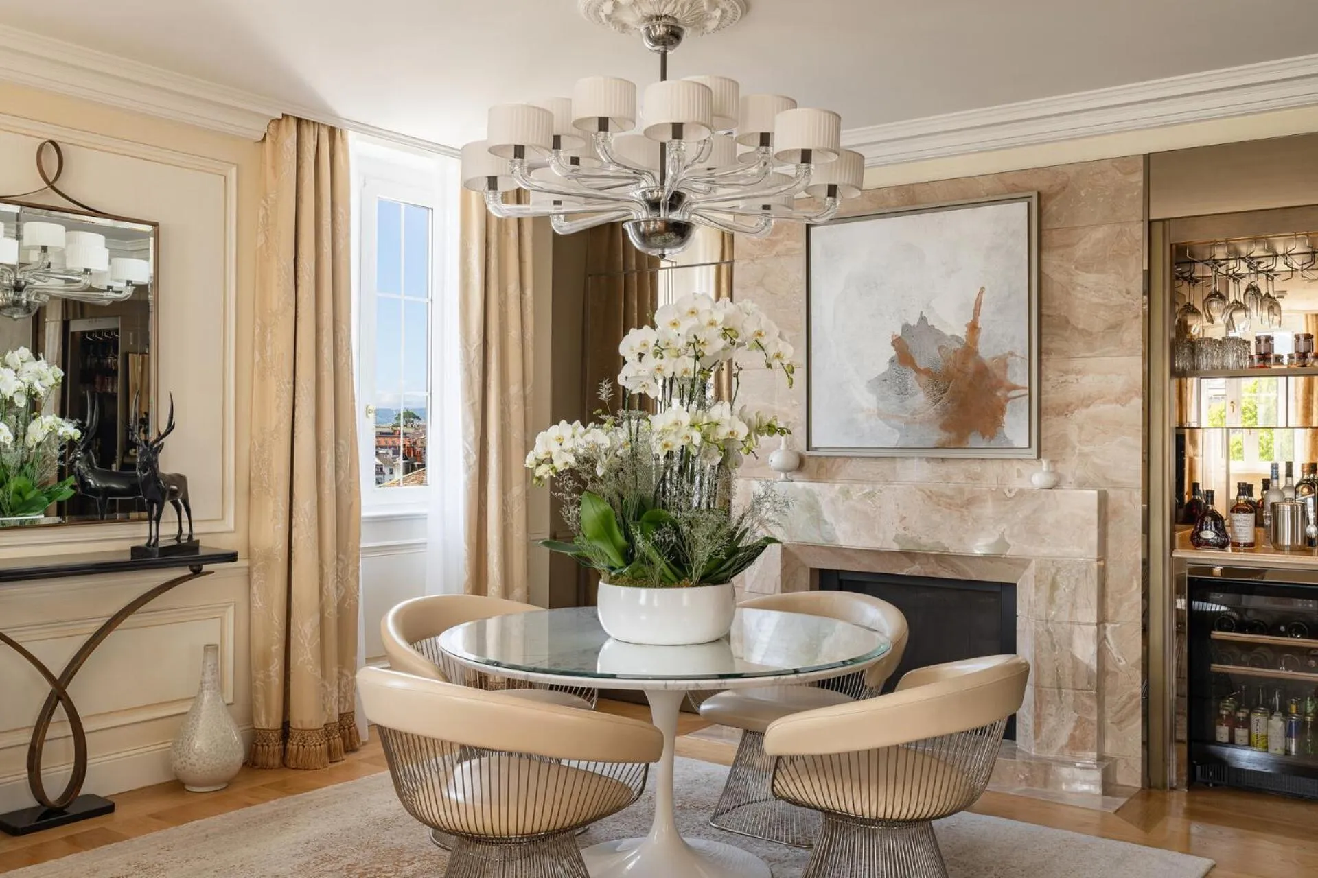 Living room in Four Seasons Hotel des Bergues Geneva