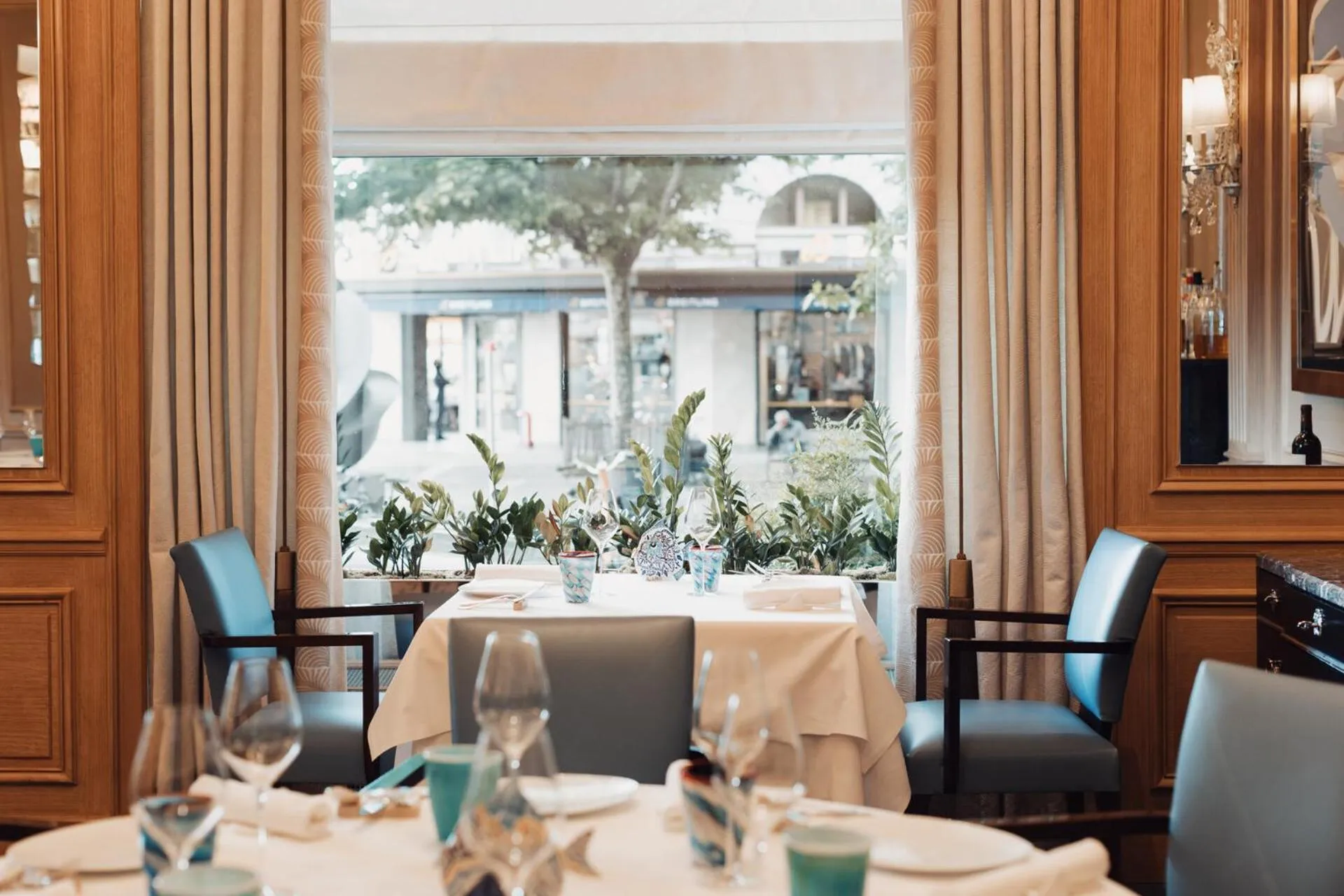 Restaurant/places to eat in Four Seasons Hotel des Bergues Geneva
