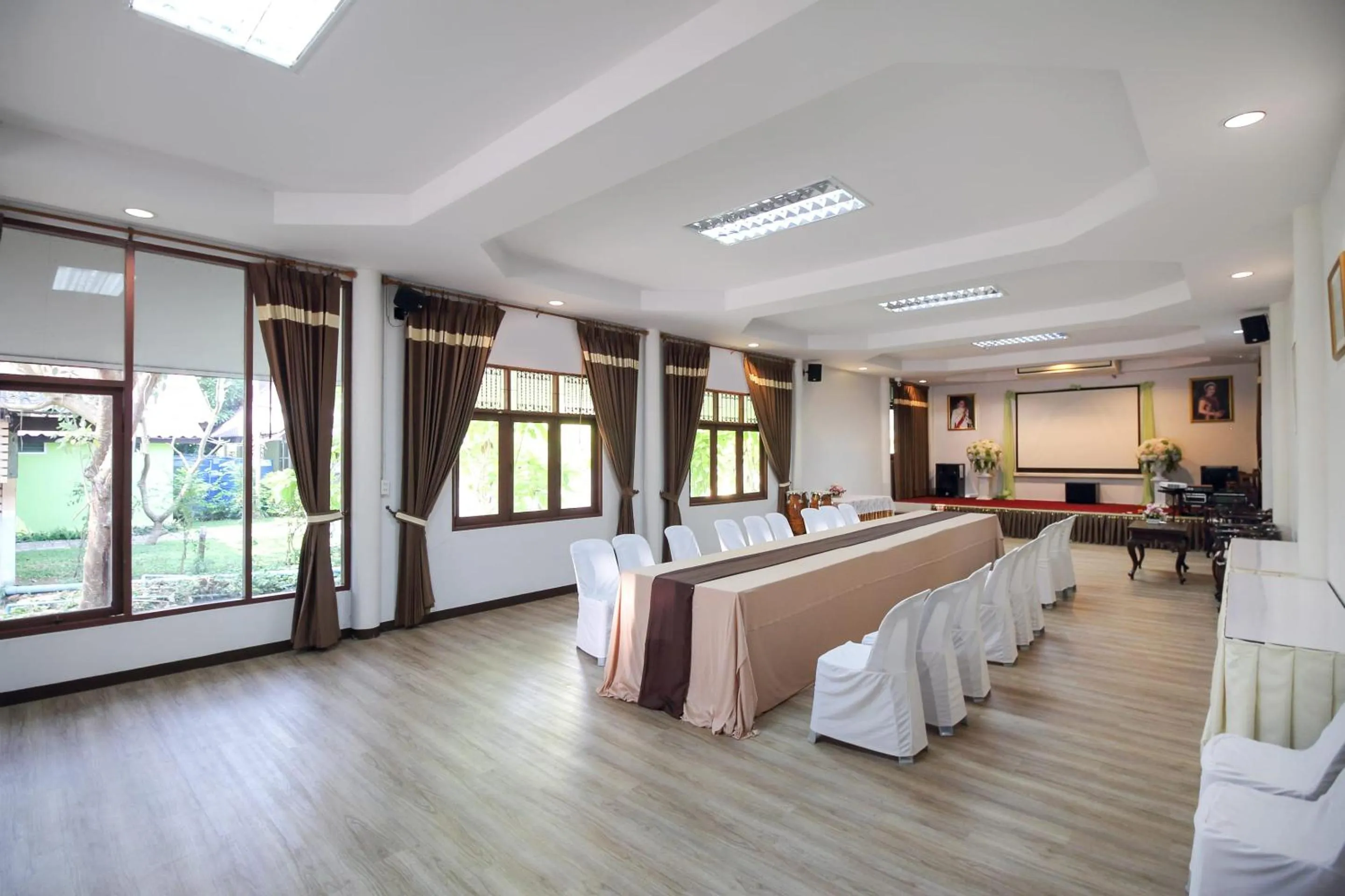 Business facilities in OYO 606 Baan Suansabai Pleanpanmai Resort Amphawa