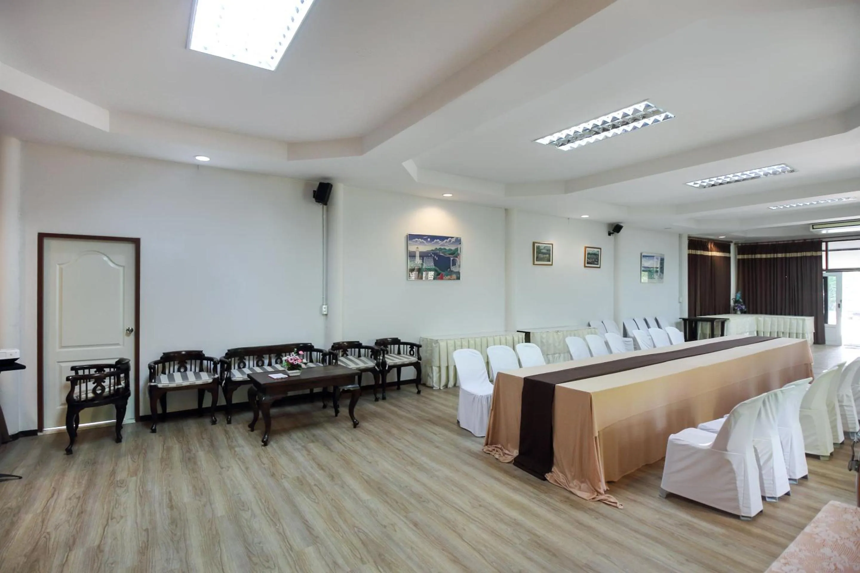 Business facilities in OYO 606 Baan Suansabai Pleanpanmai Resort Amphawa