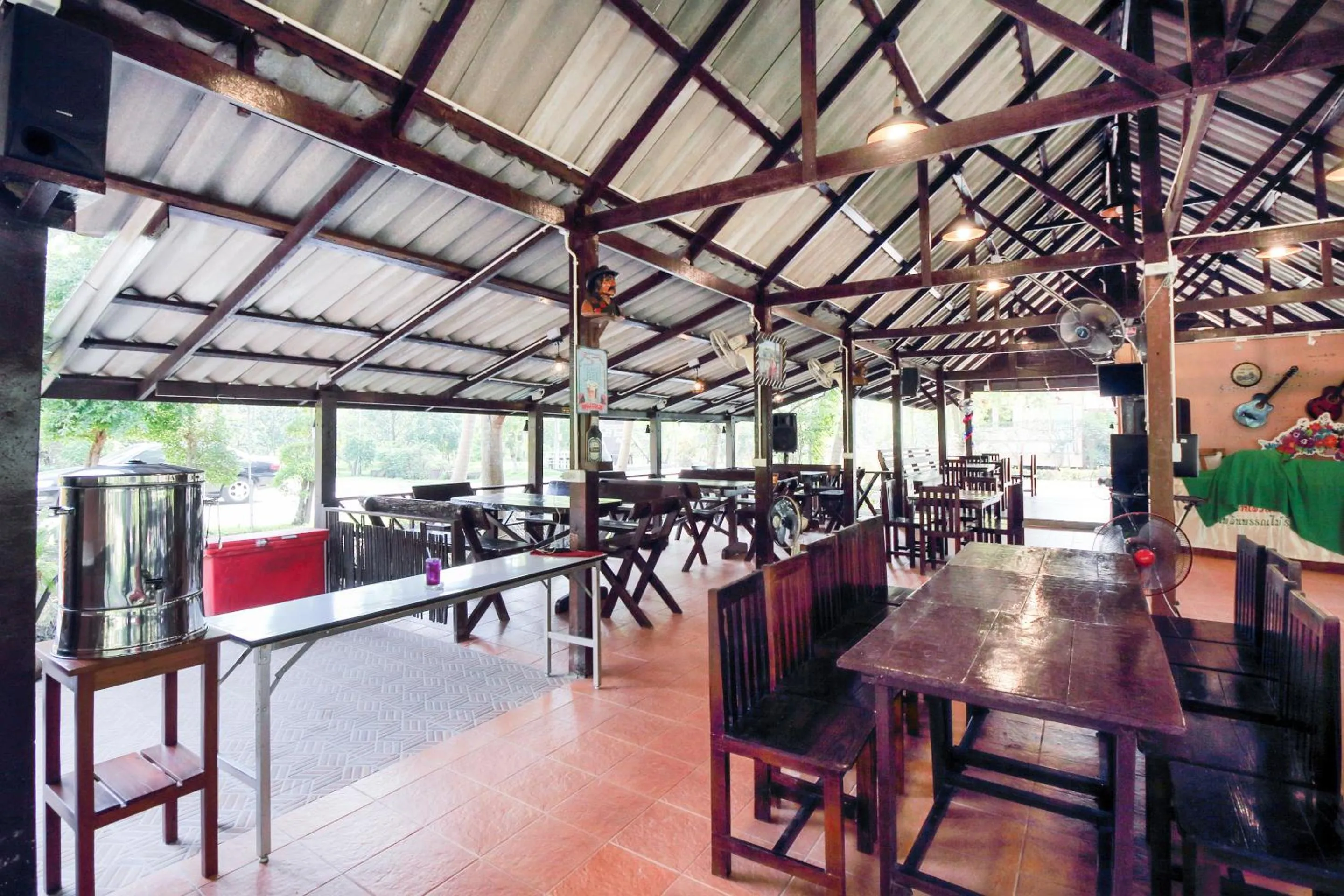 Restaurant/places to eat in OYO 606 Baan Suansabai Pleanpanmai Resort Amphawa