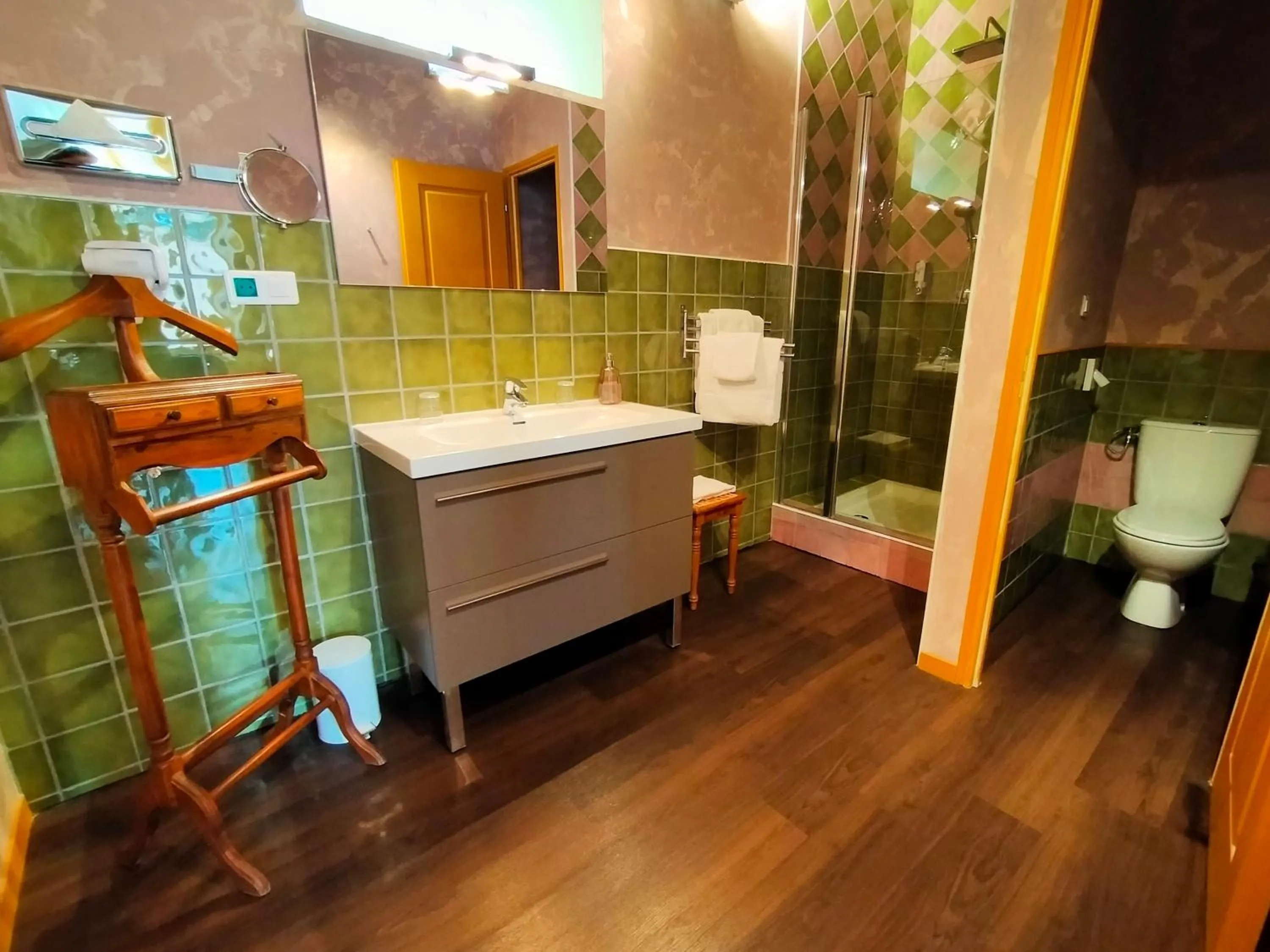 Shower in Les Arcades Le Lion D'or