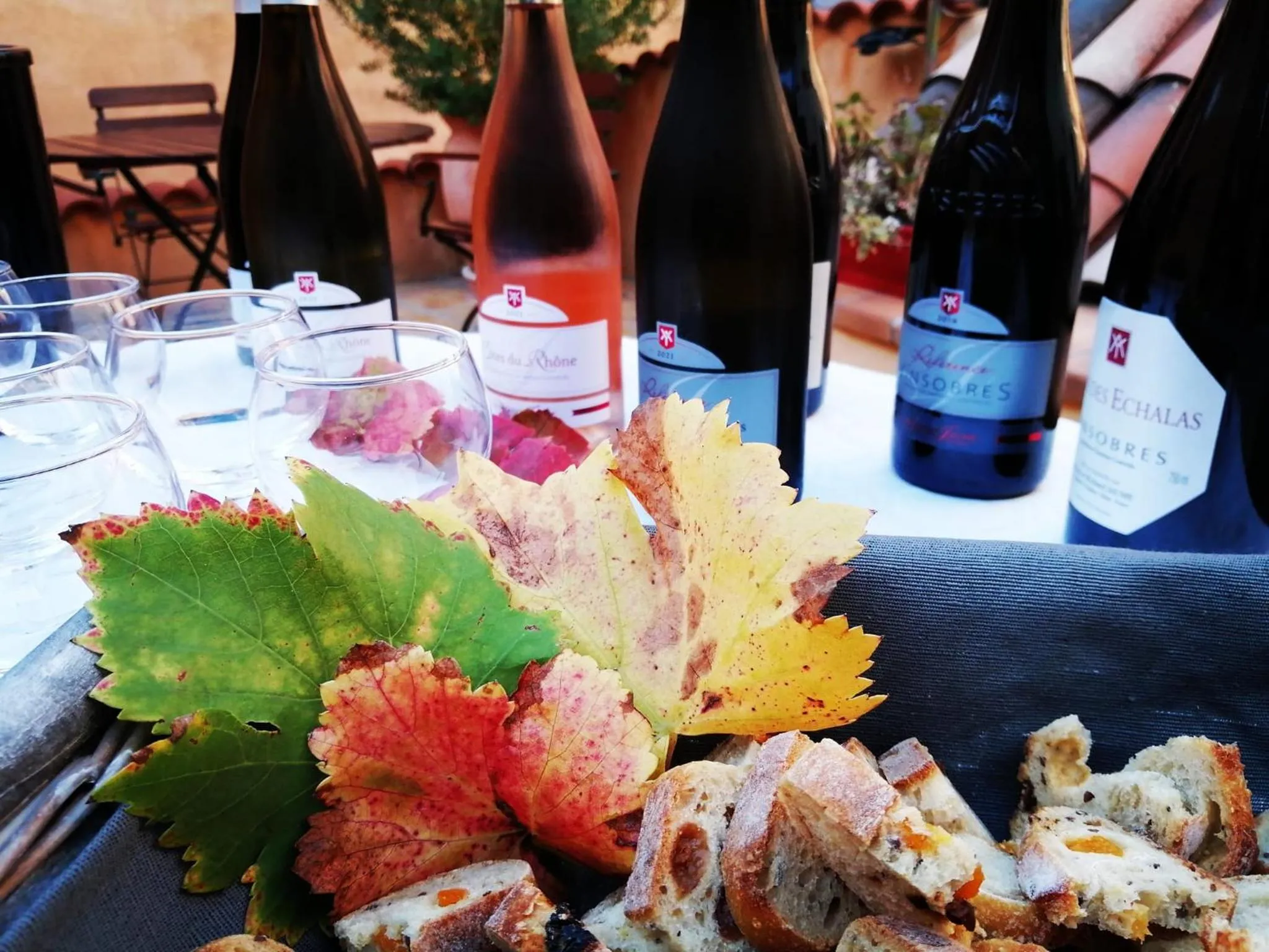 Lounge or bar in Les Arcades Le Lion D'or