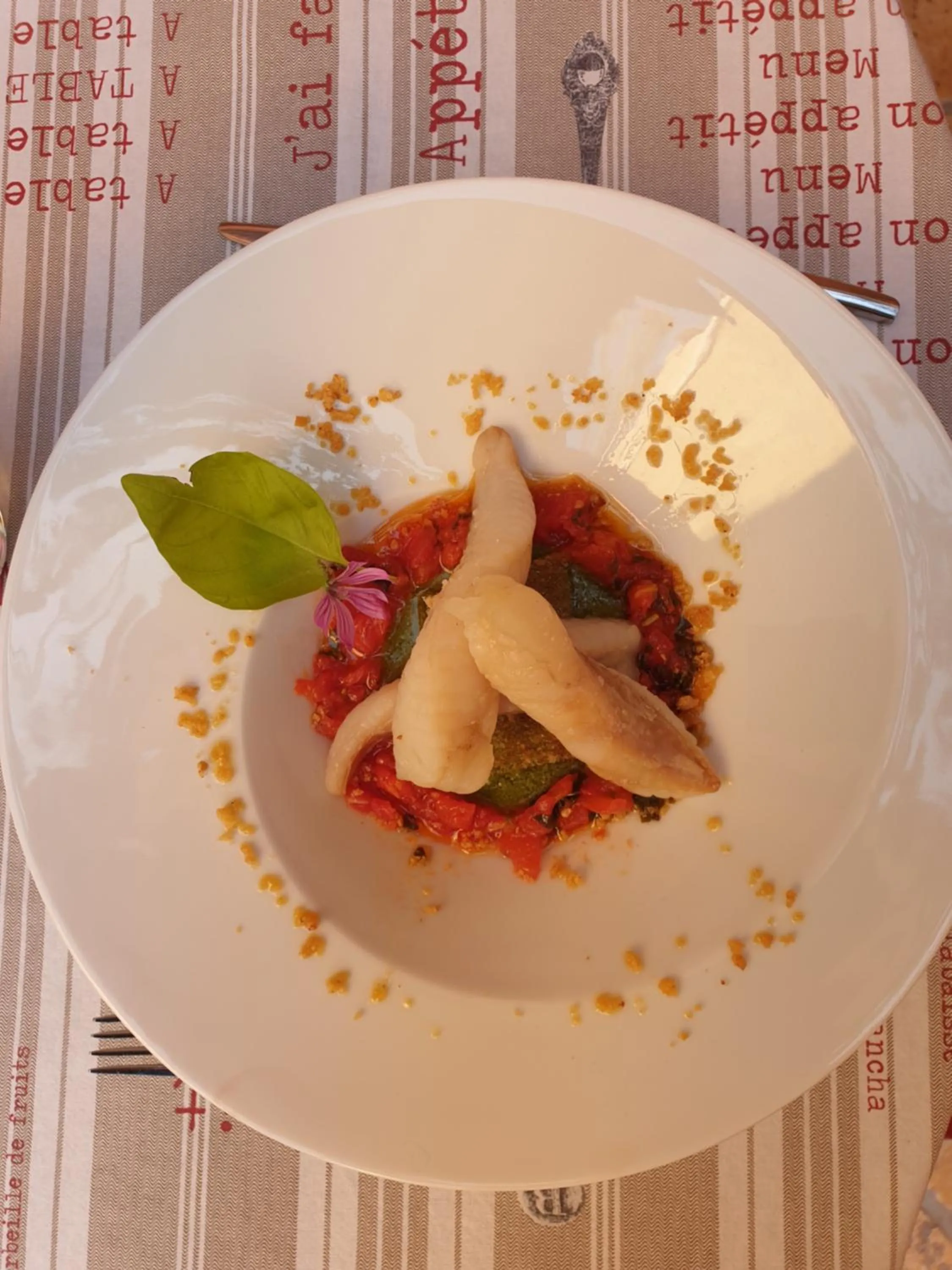 Food and drinks in Les Arcades Le Lion D'or