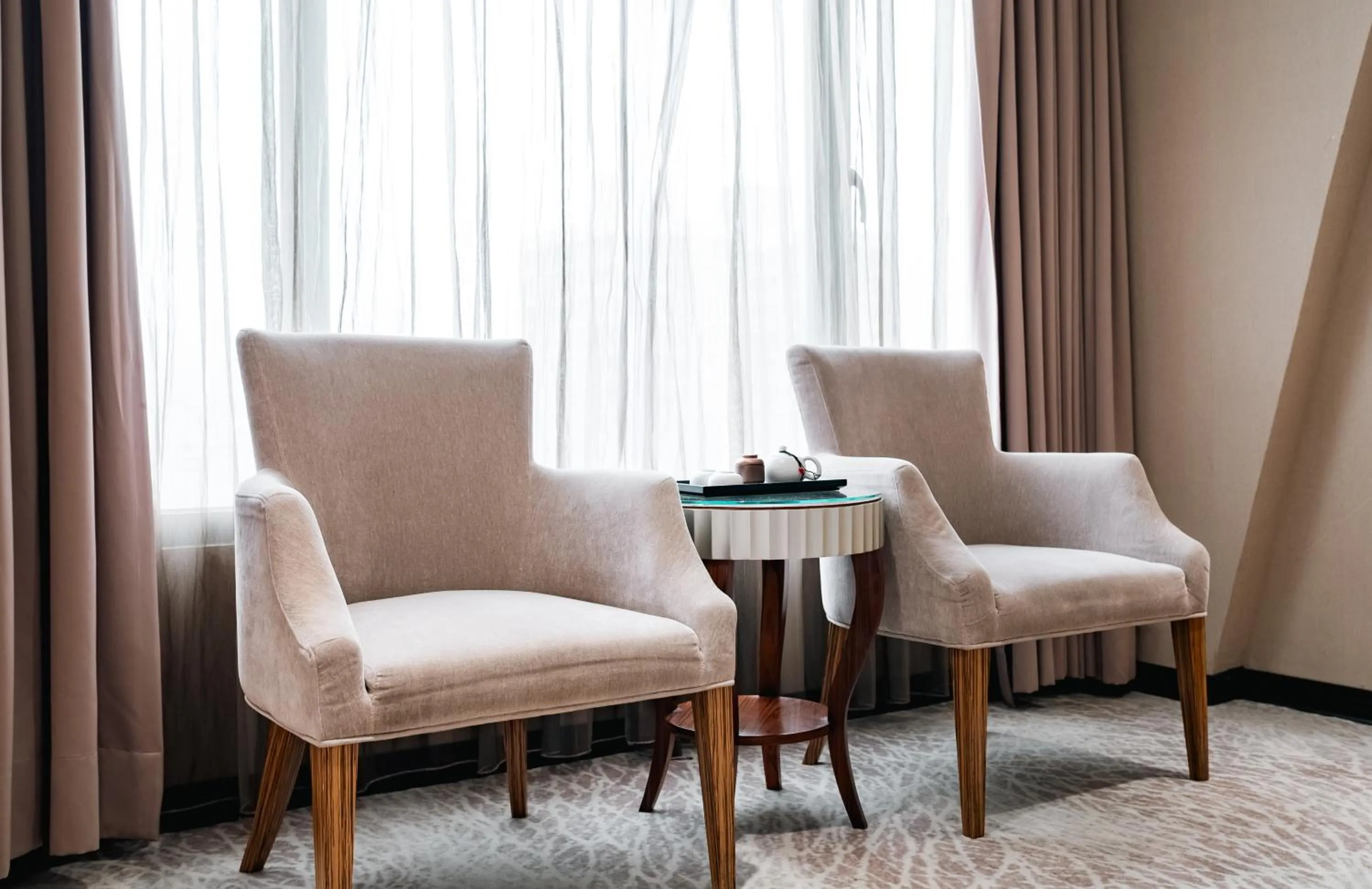 Seating area in Arsma Hotel