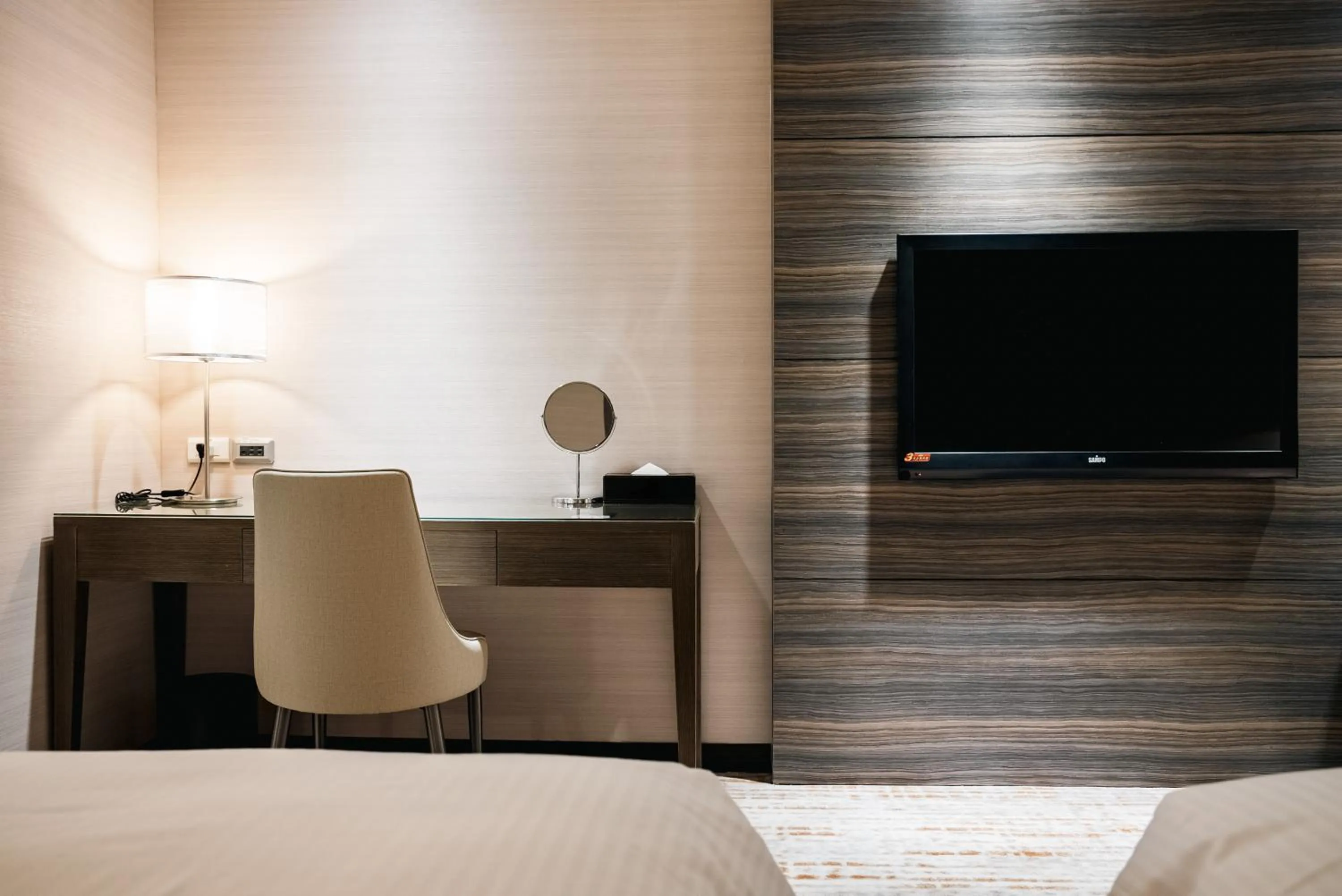 TV and multimedia, Bed in Arsma Hotel