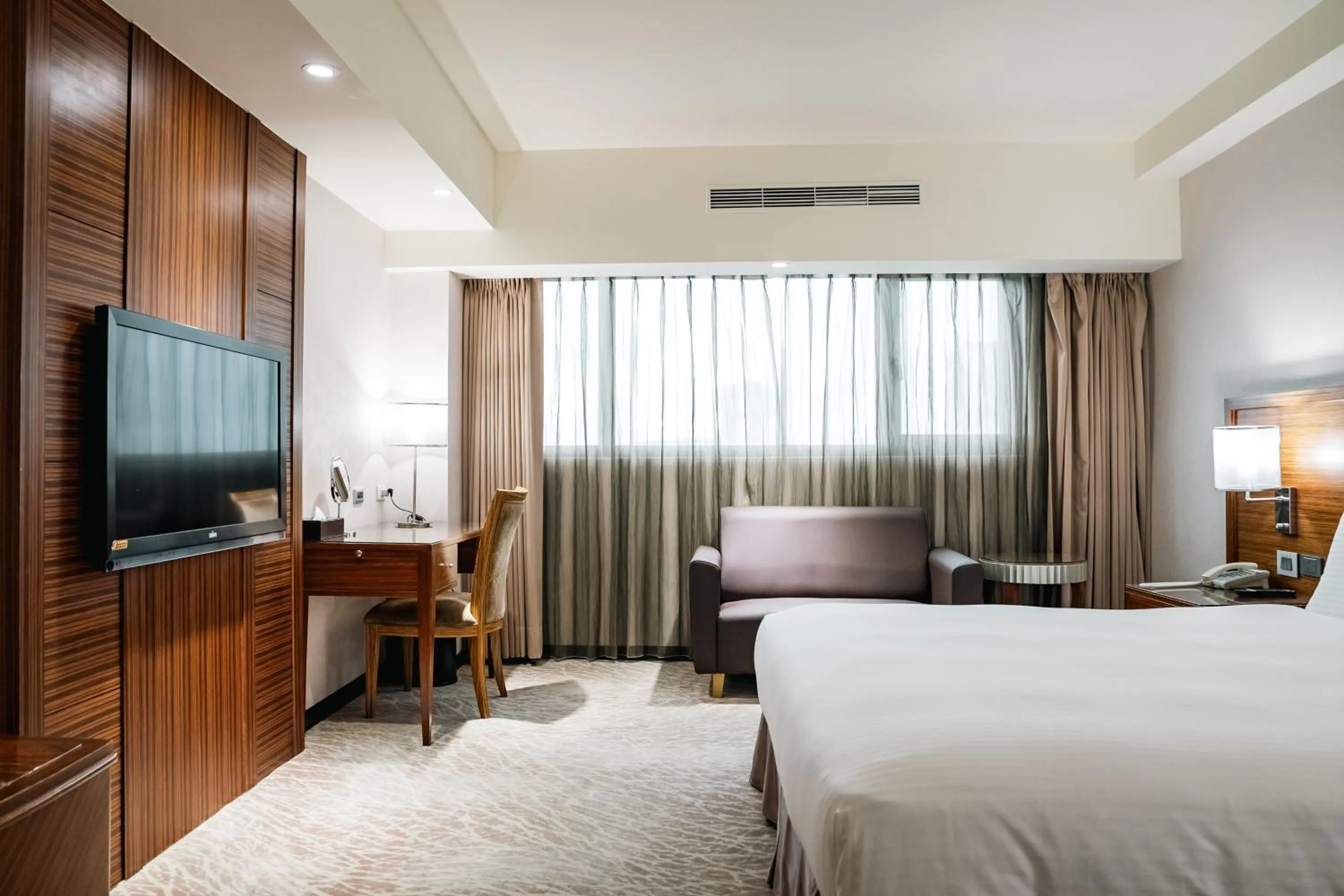 Photo of the whole room, Bed in Arsma Hotel