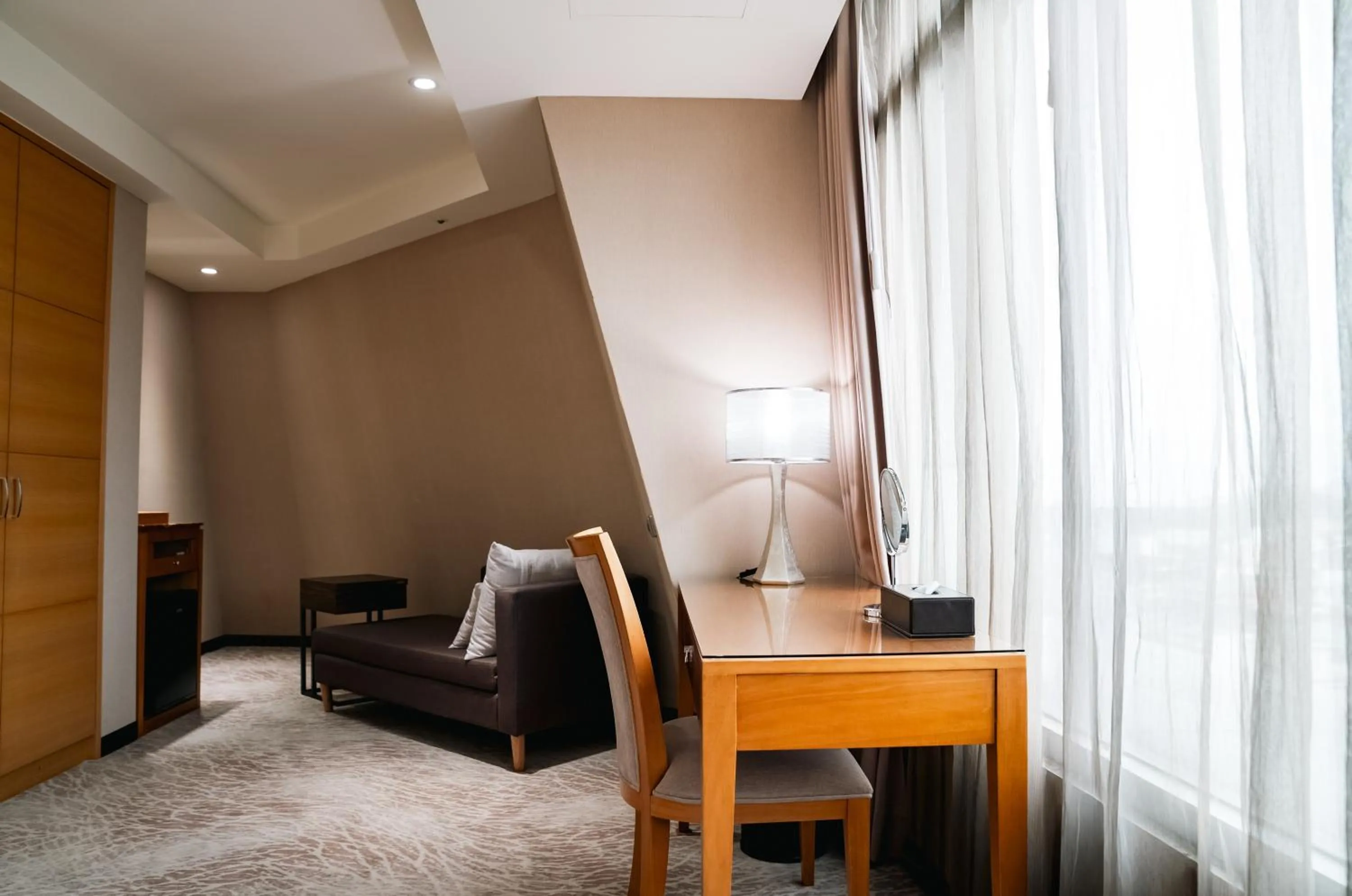 Seating area in Arsma Hotel