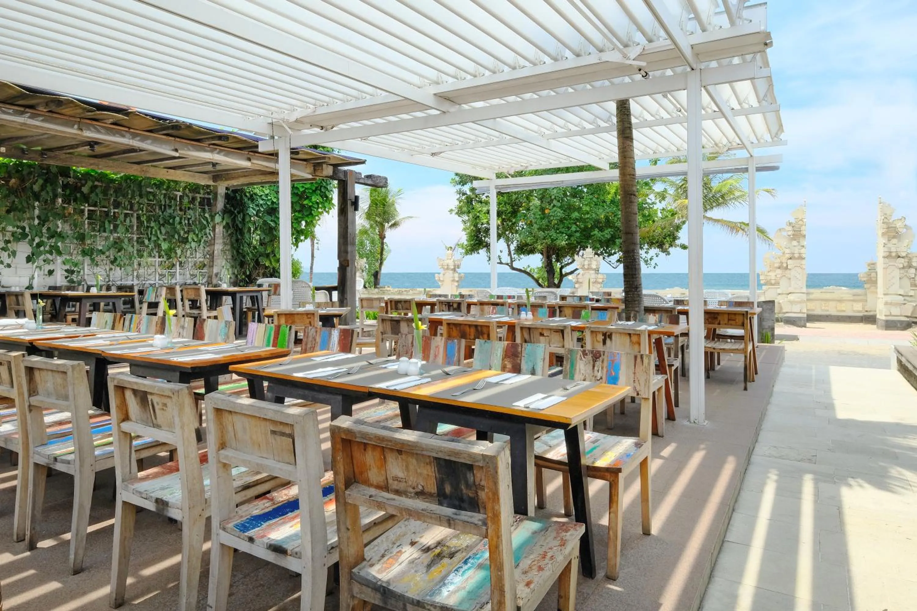 Restaurant/places to eat in Royal Suites at The Bandha