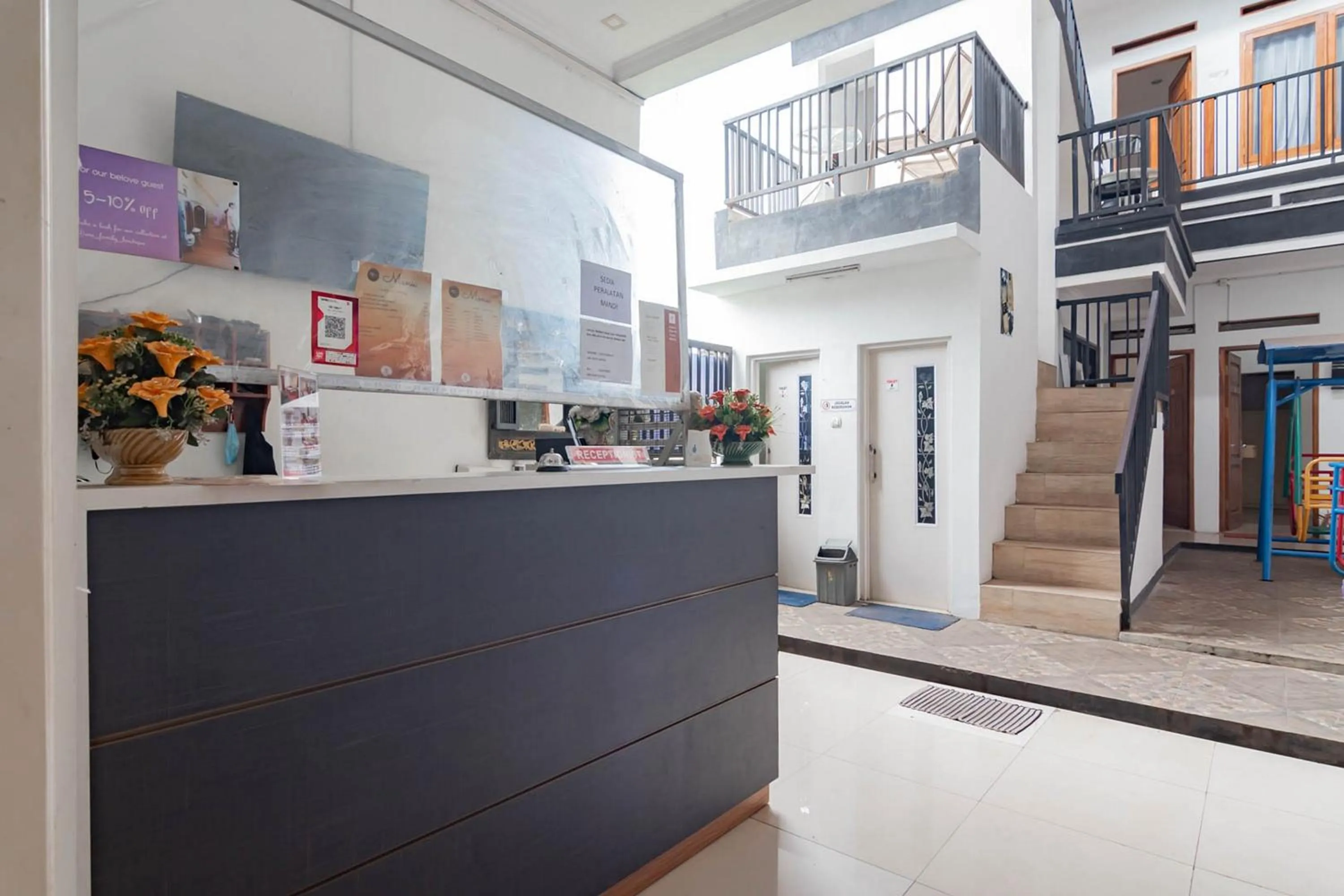 Lobby or reception in Urbanview Hotel One Family Maribaya by RedDoorz