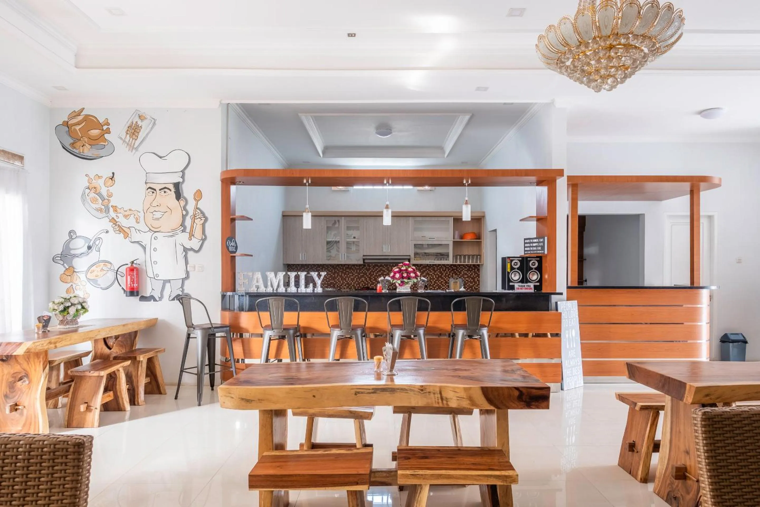 Restaurant/places to eat in Urbanview Hotel One Family Maribaya by RedDoorz