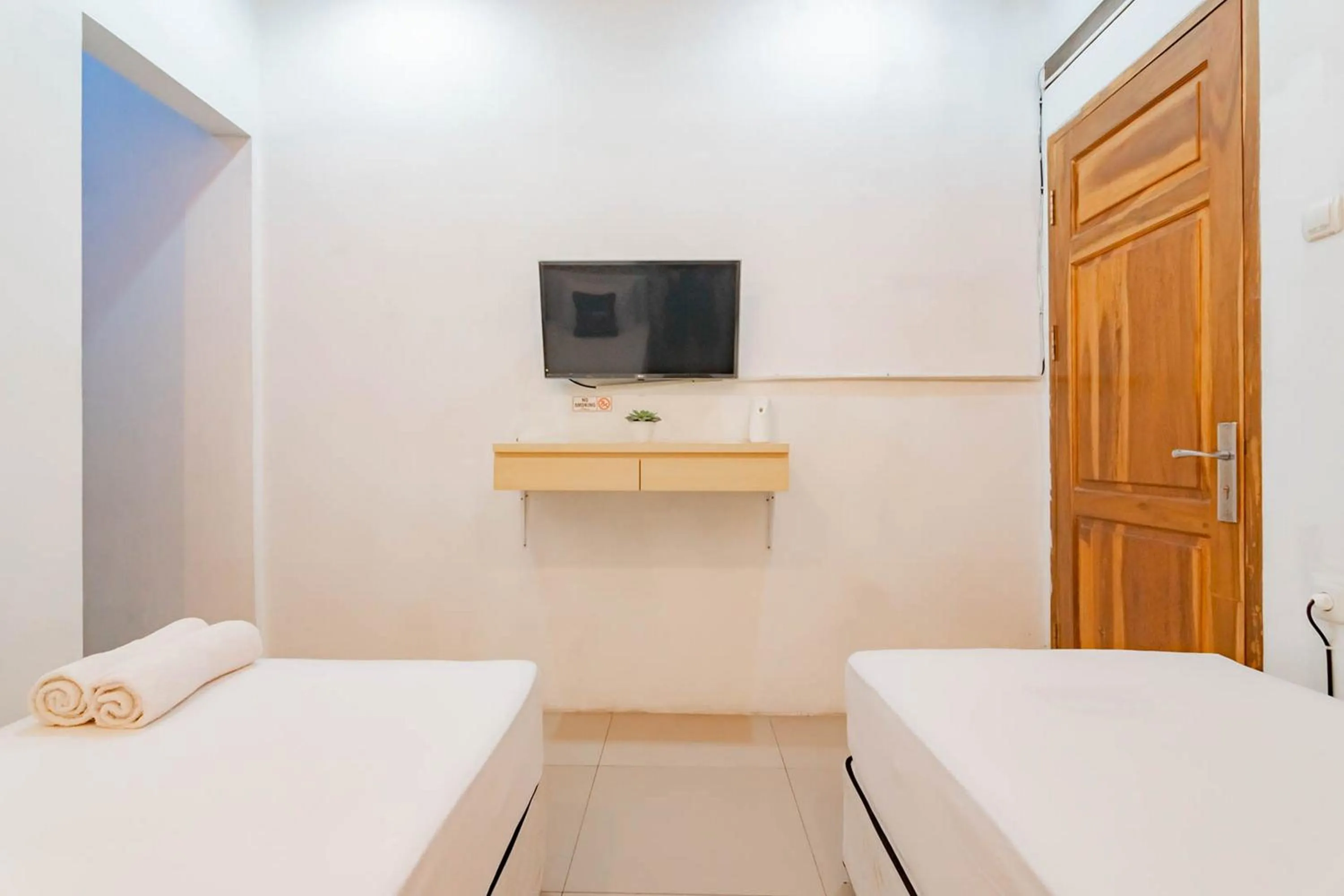 Bedroom, Bed in Urbanview Hotel One Family Maribaya by RedDoorz