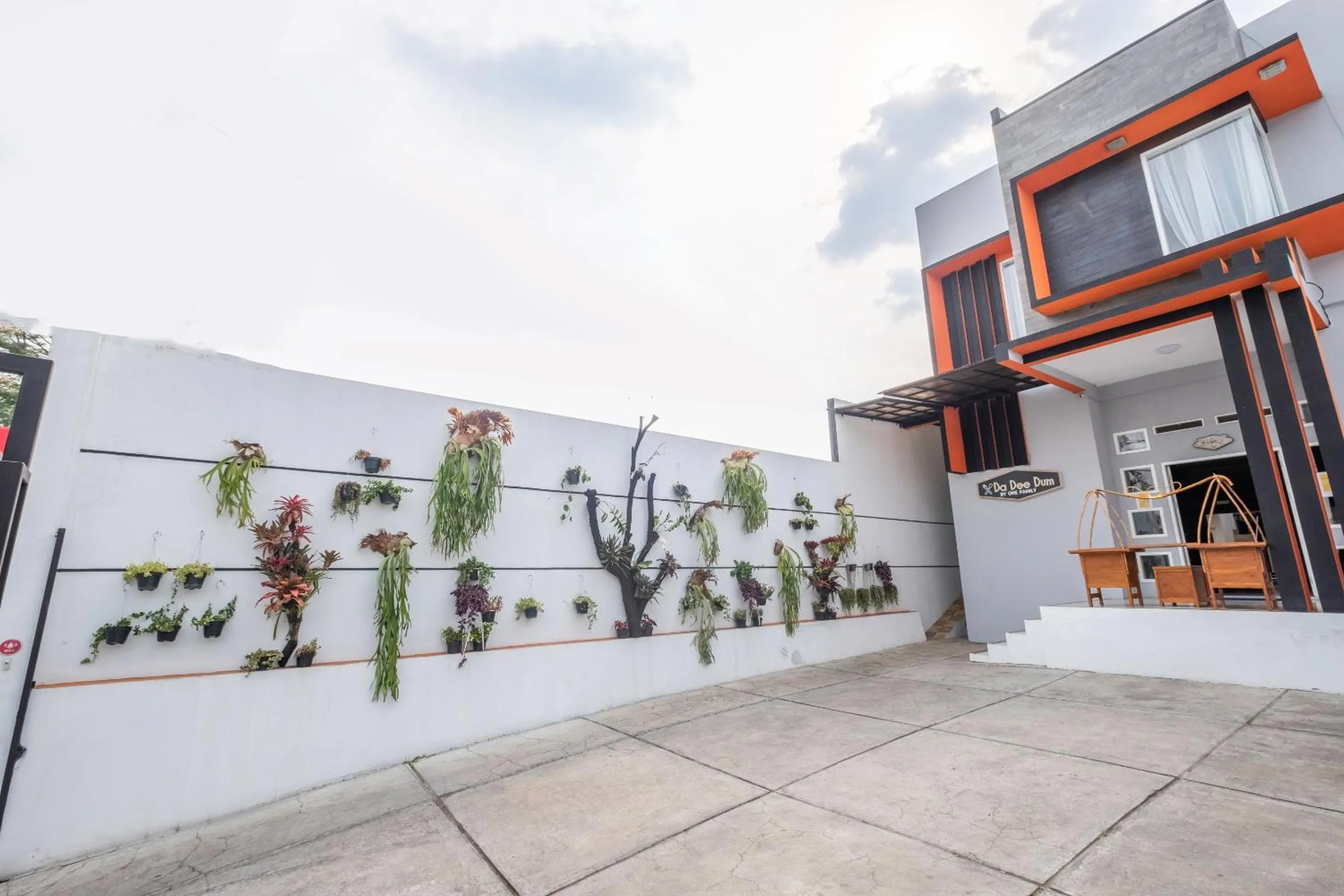 Facade/entrance in Urbanview Hotel One Family Maribaya by RedDoorz