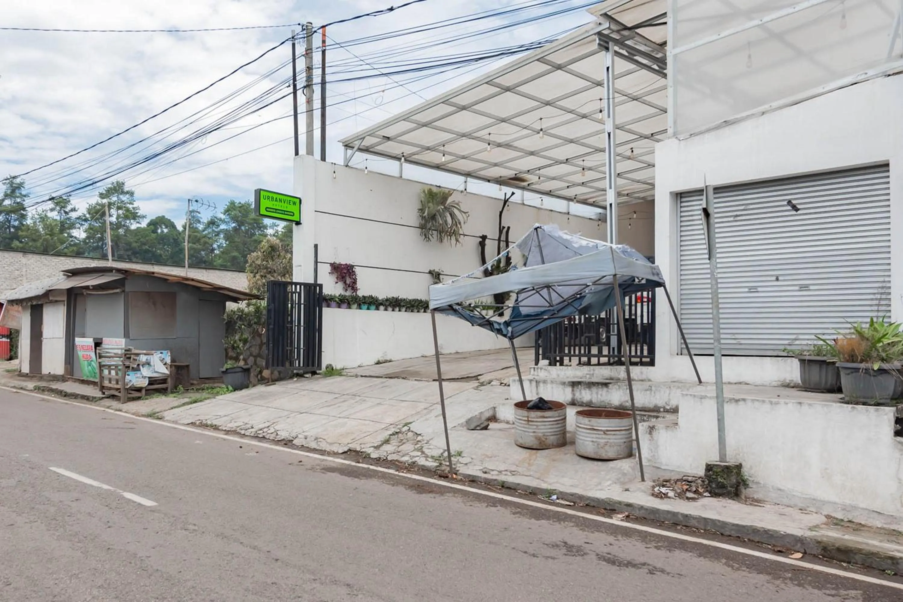 Property building in Urbanview Hotel One Family Maribaya by RedDoorz