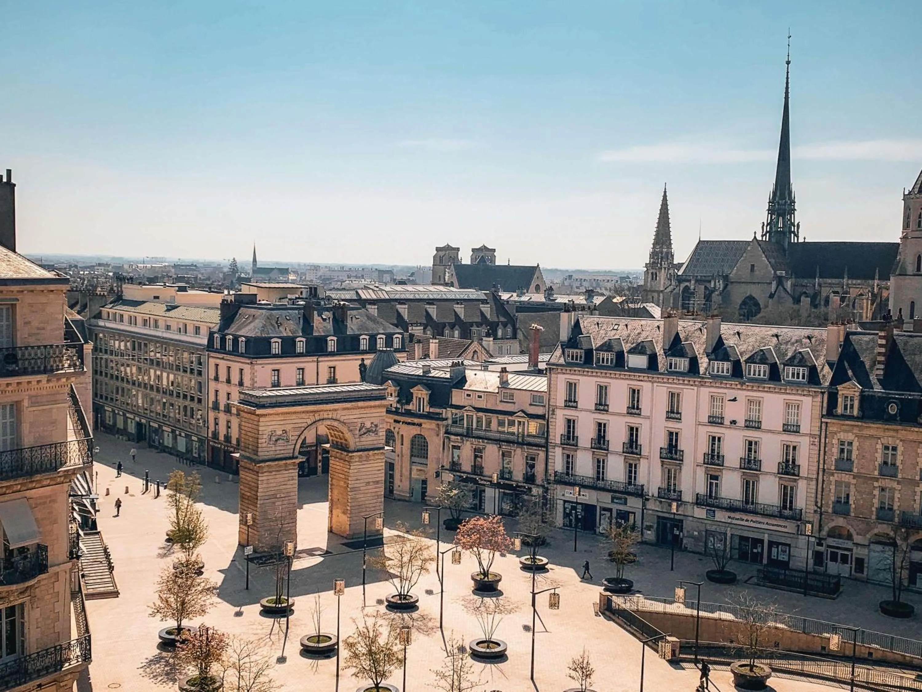 Bedroom in Grand Hôtel La Cloche Dijon - MGallery Collection