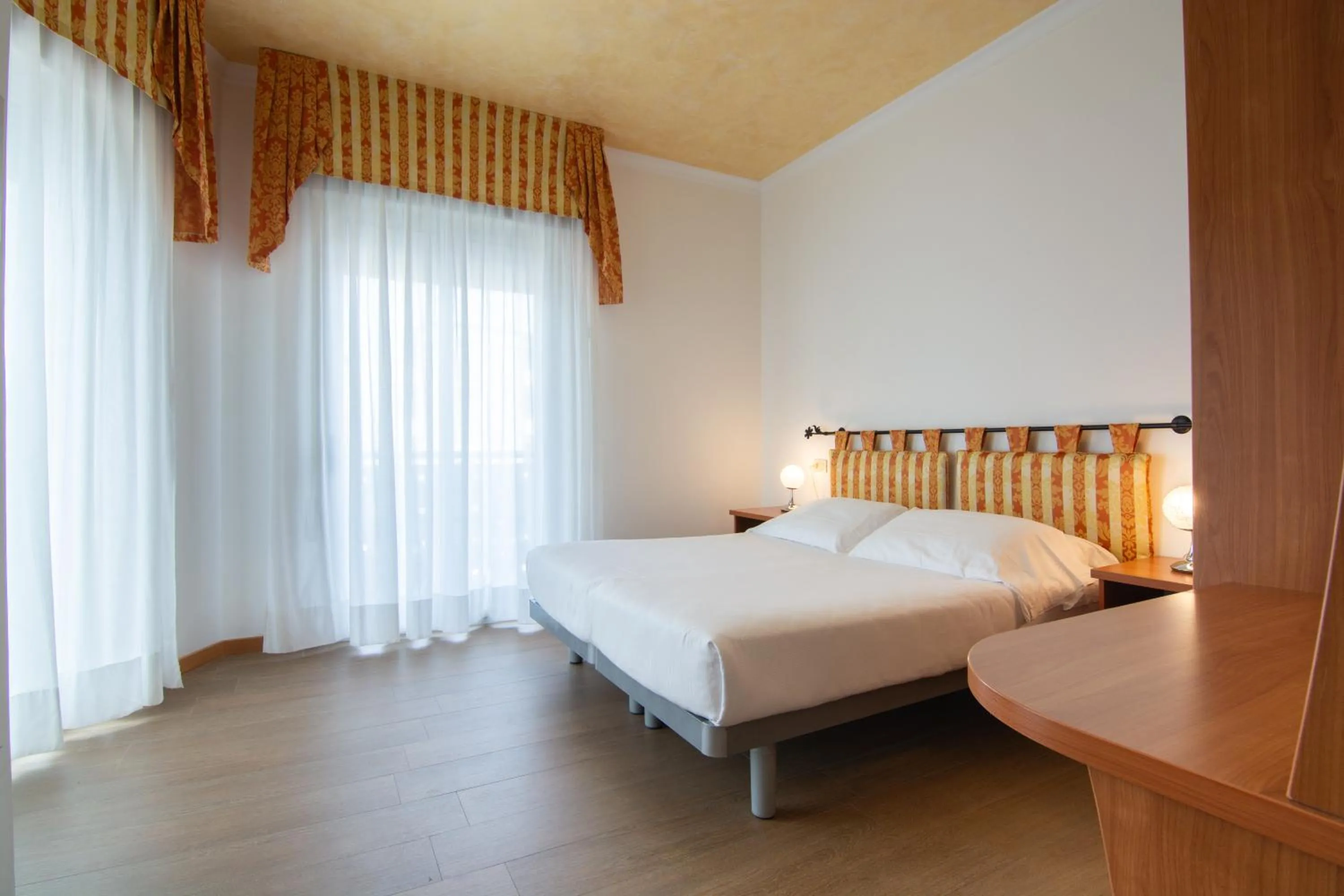 Bed in Hotel Montecarlo 3 Stelle Superior