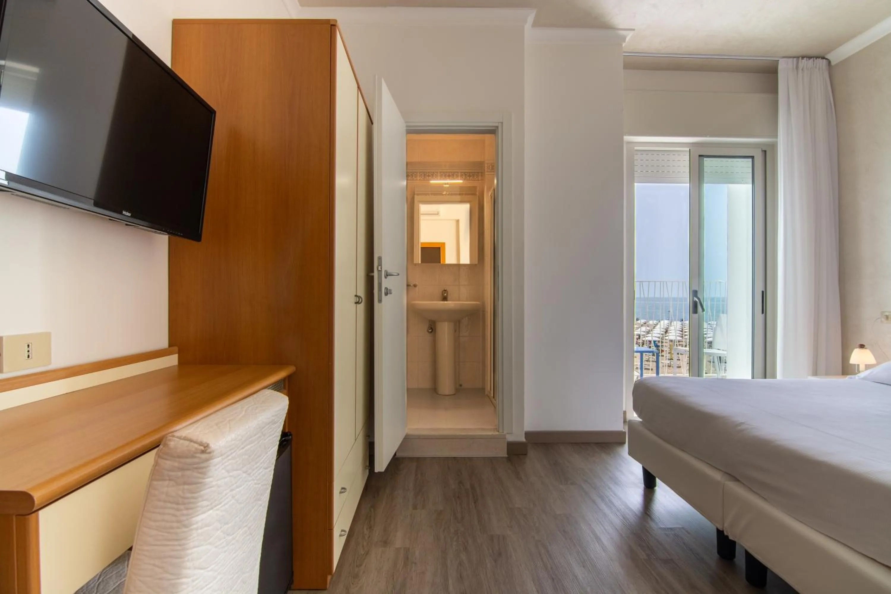 Bed in Hotel Montecarlo 3 Stelle Superior