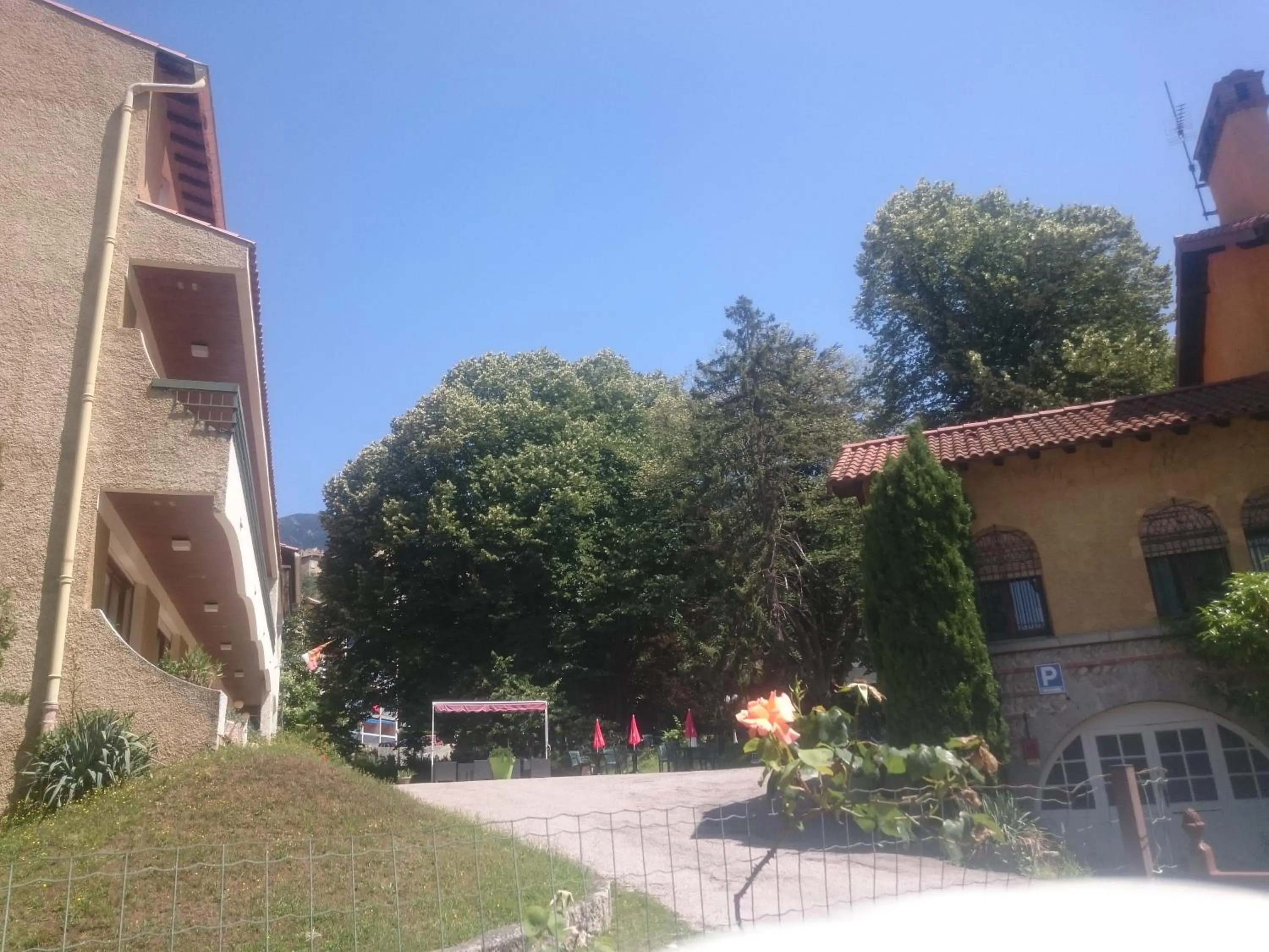 Facade/entrance in Hotel Le Mas Fleuri