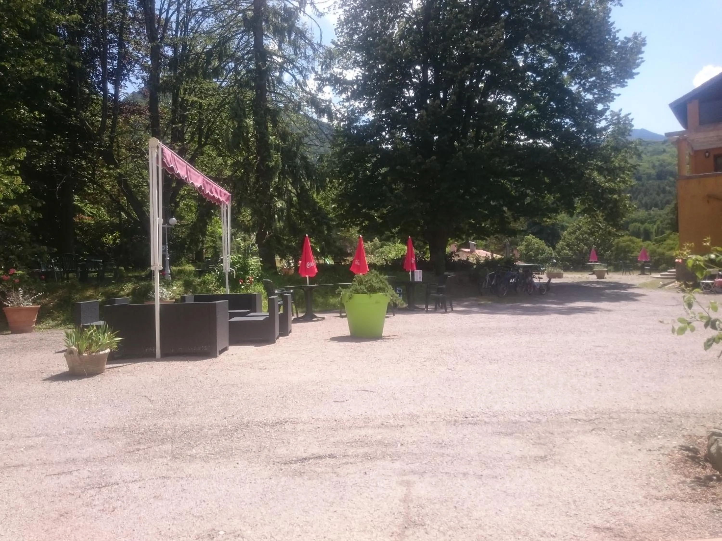 Patio in Hotel Le Mas Fleuri