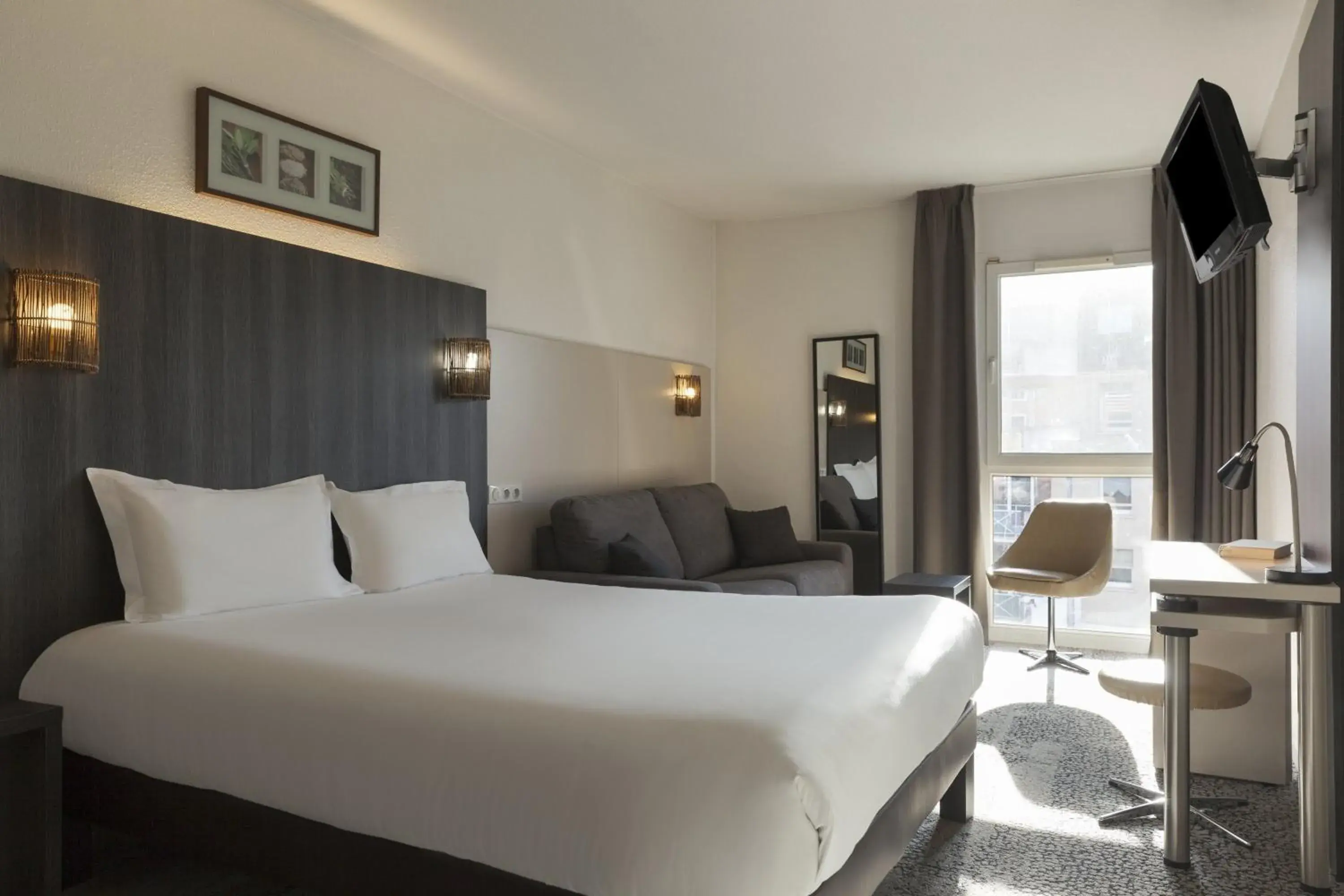 Family Room with fan in The Originals Boutique, Hôtel-Restaurant d'Alsace, Strasbourg Sud Family Room with fan in The Originals Boutique, Hôtel-Restaurant d'Alsace, Strasbourg Sud