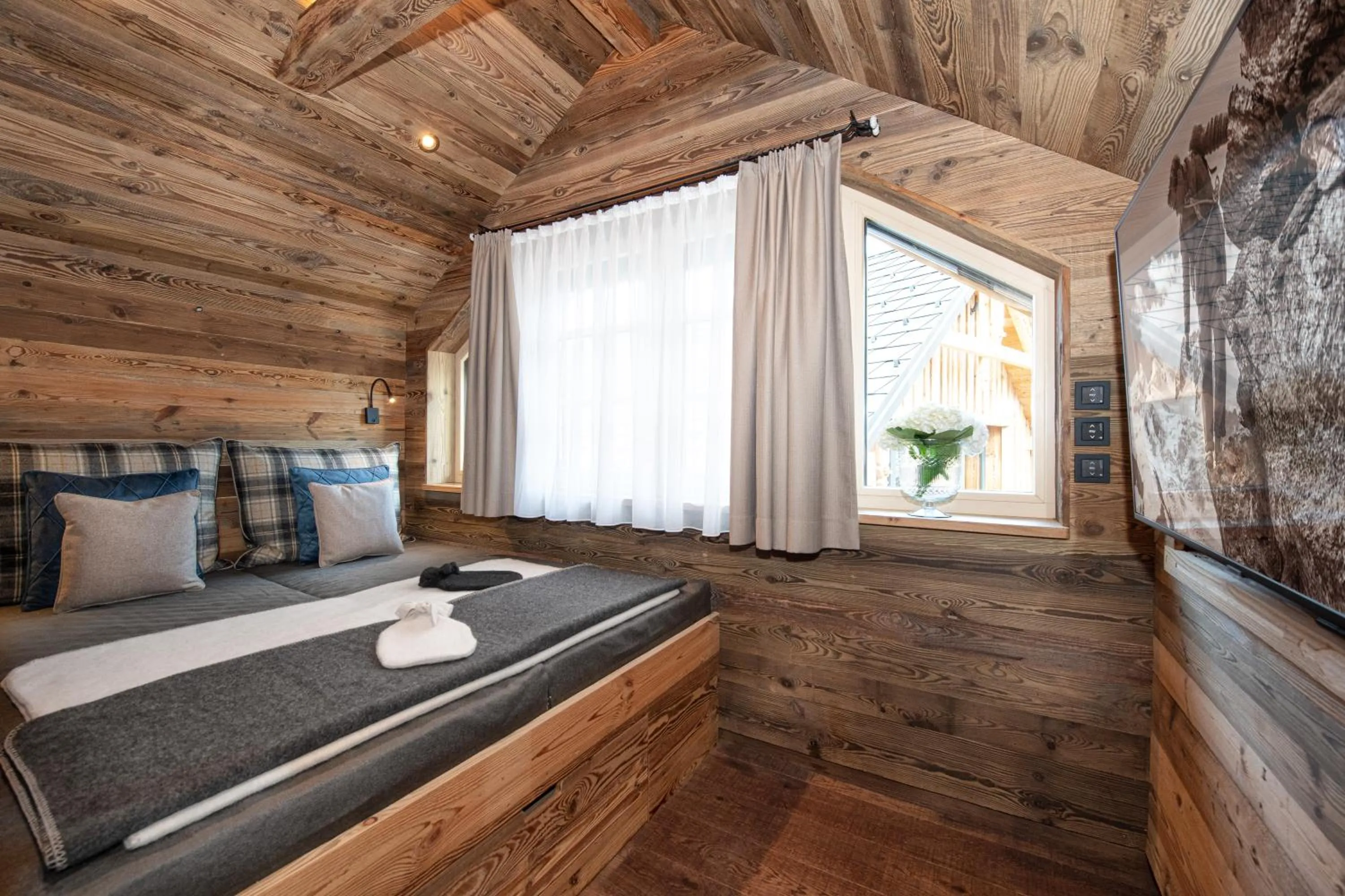 Bedroom, Bed in MONDI Chalets am Grundlsee