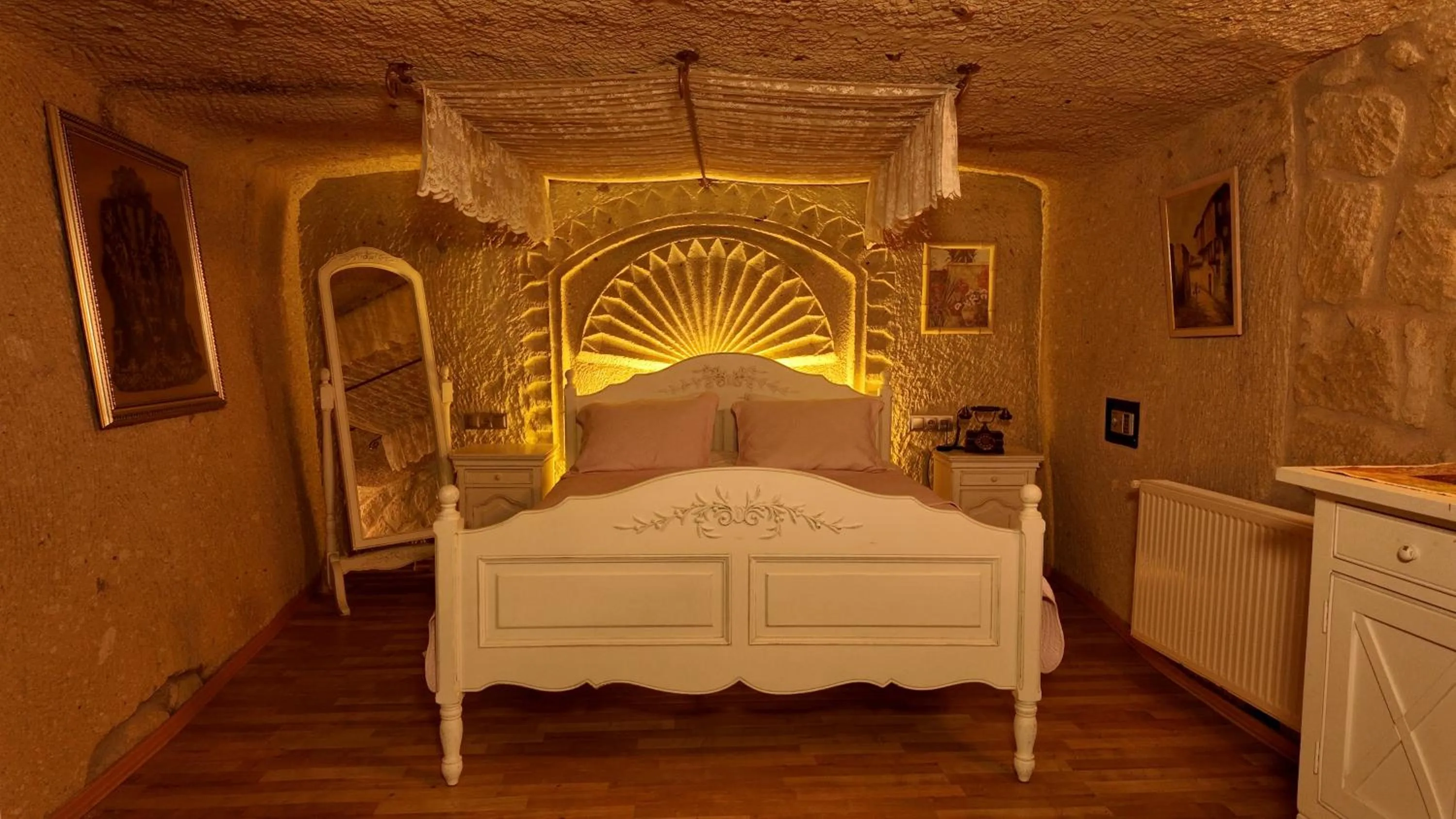 Bedroom, Bed in Iris Cave Cappadocia