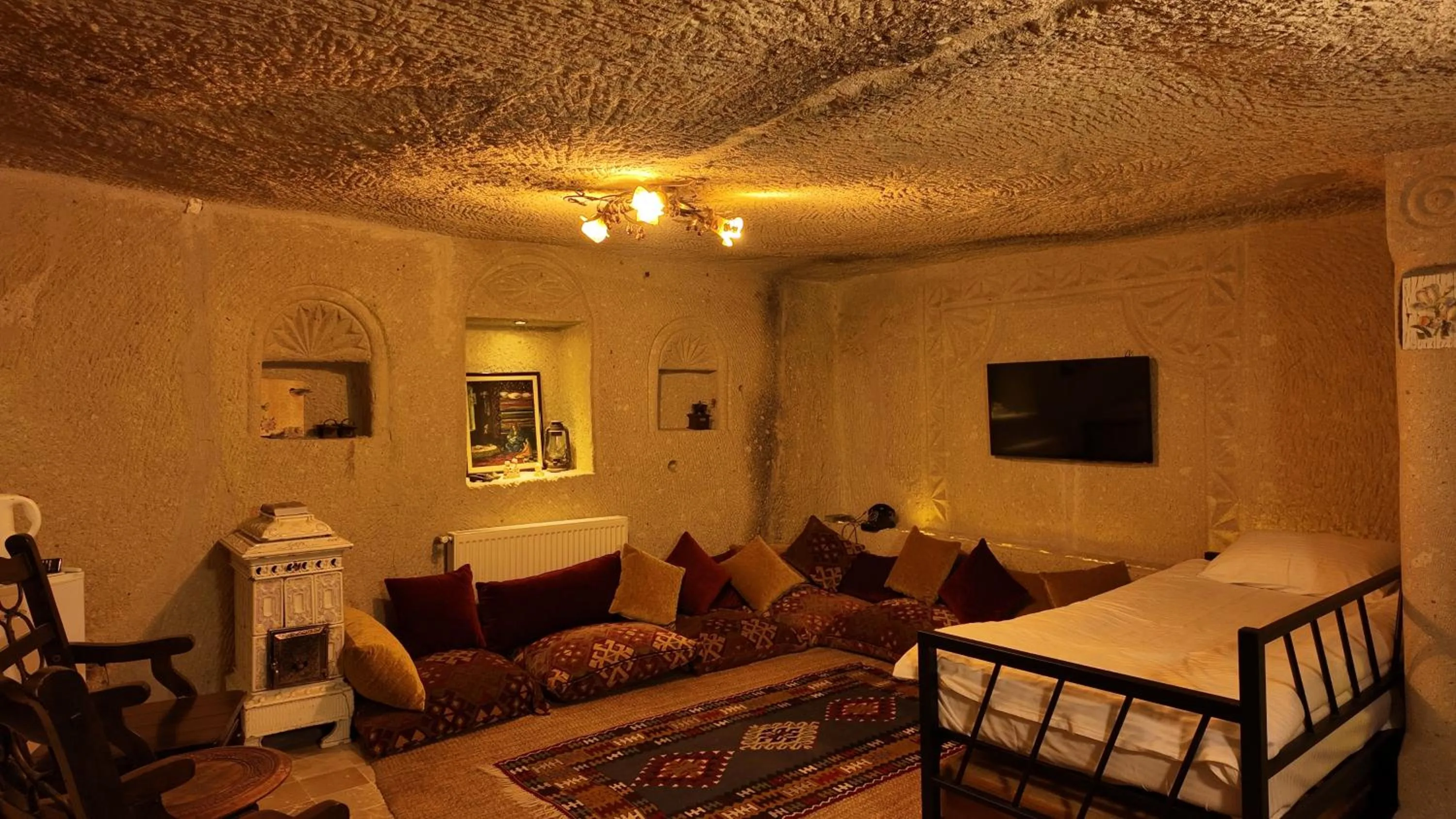 TV and multimedia, Bed in Iris Cave Cappadocia