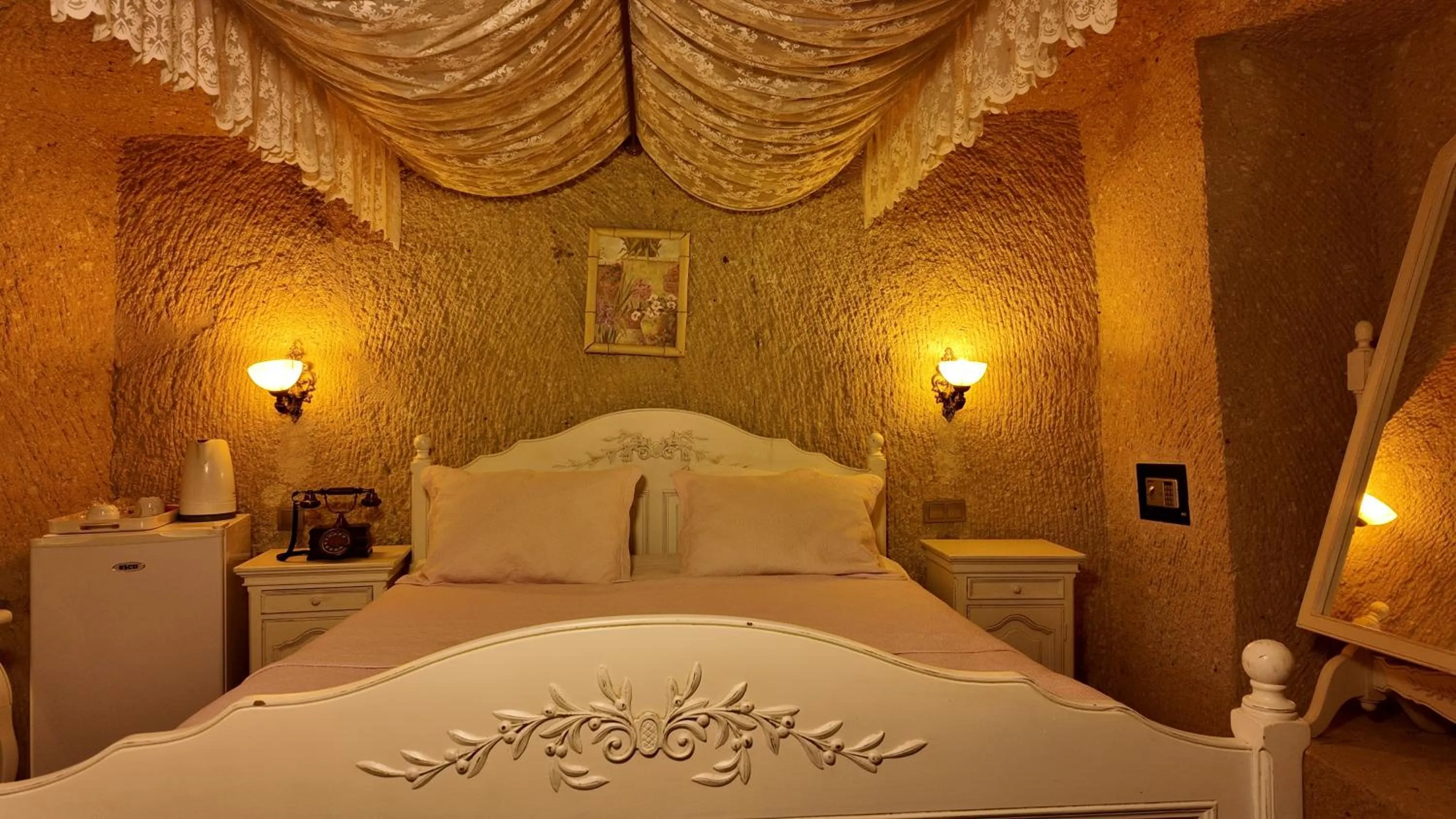 Bedroom, Bed in Iris Cave Cappadocia