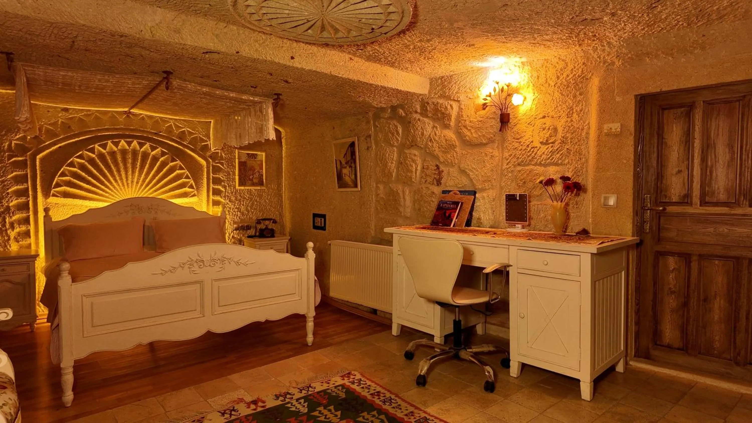 Bedroom, Bed in Iris Cave Cappadocia