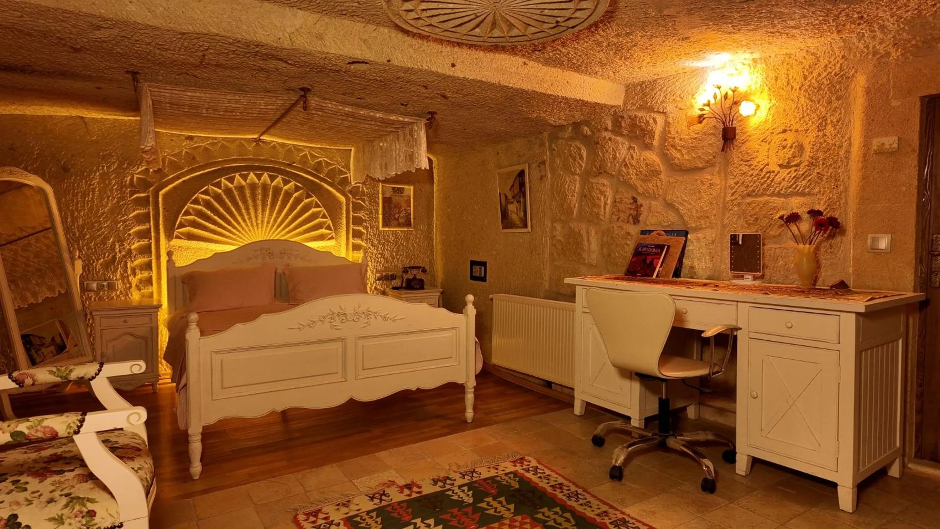 Bedroom, Bed in Iris Cave Cappadocia