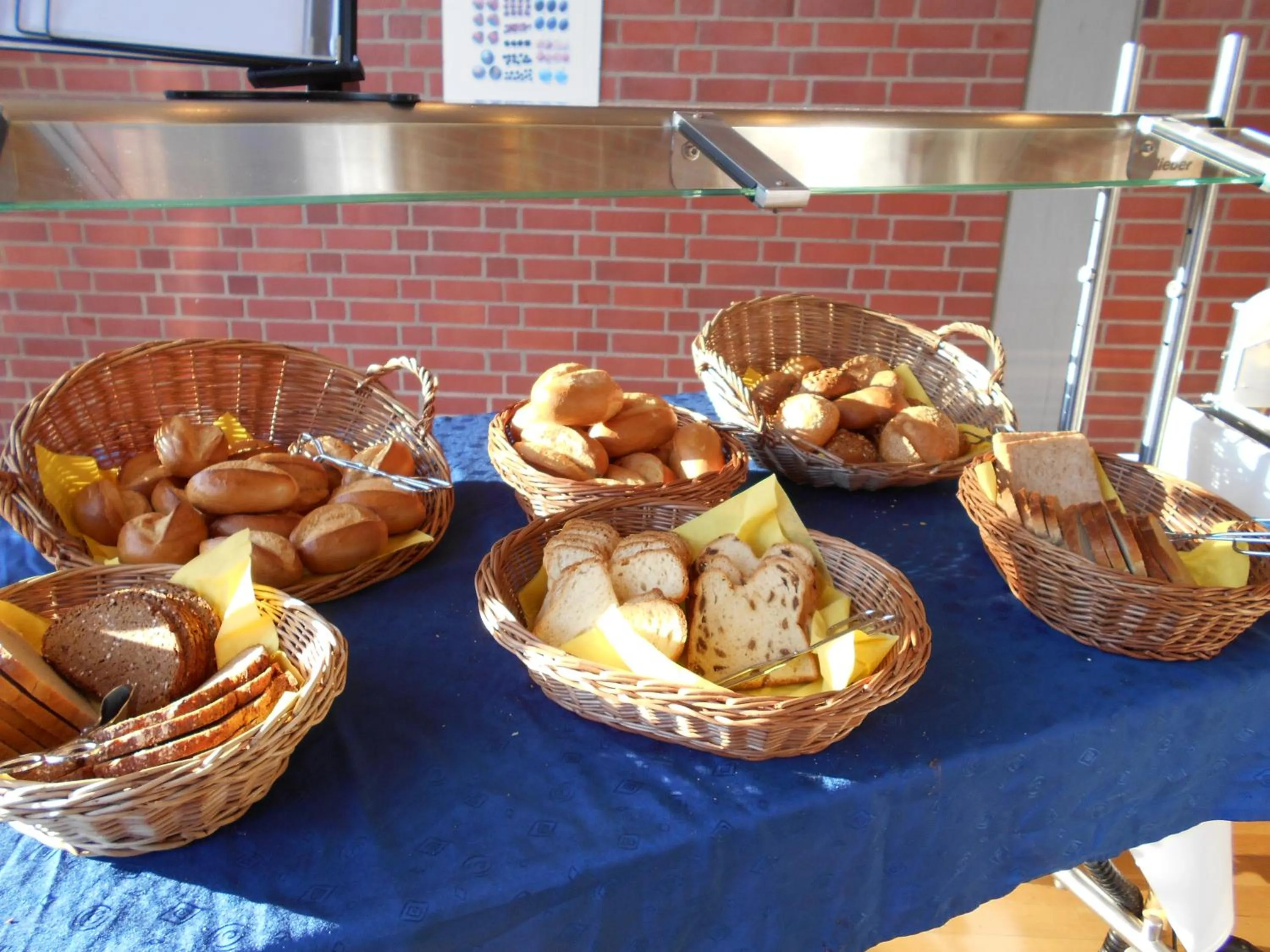 Buffet breakfast in Jugendherberge Bonn